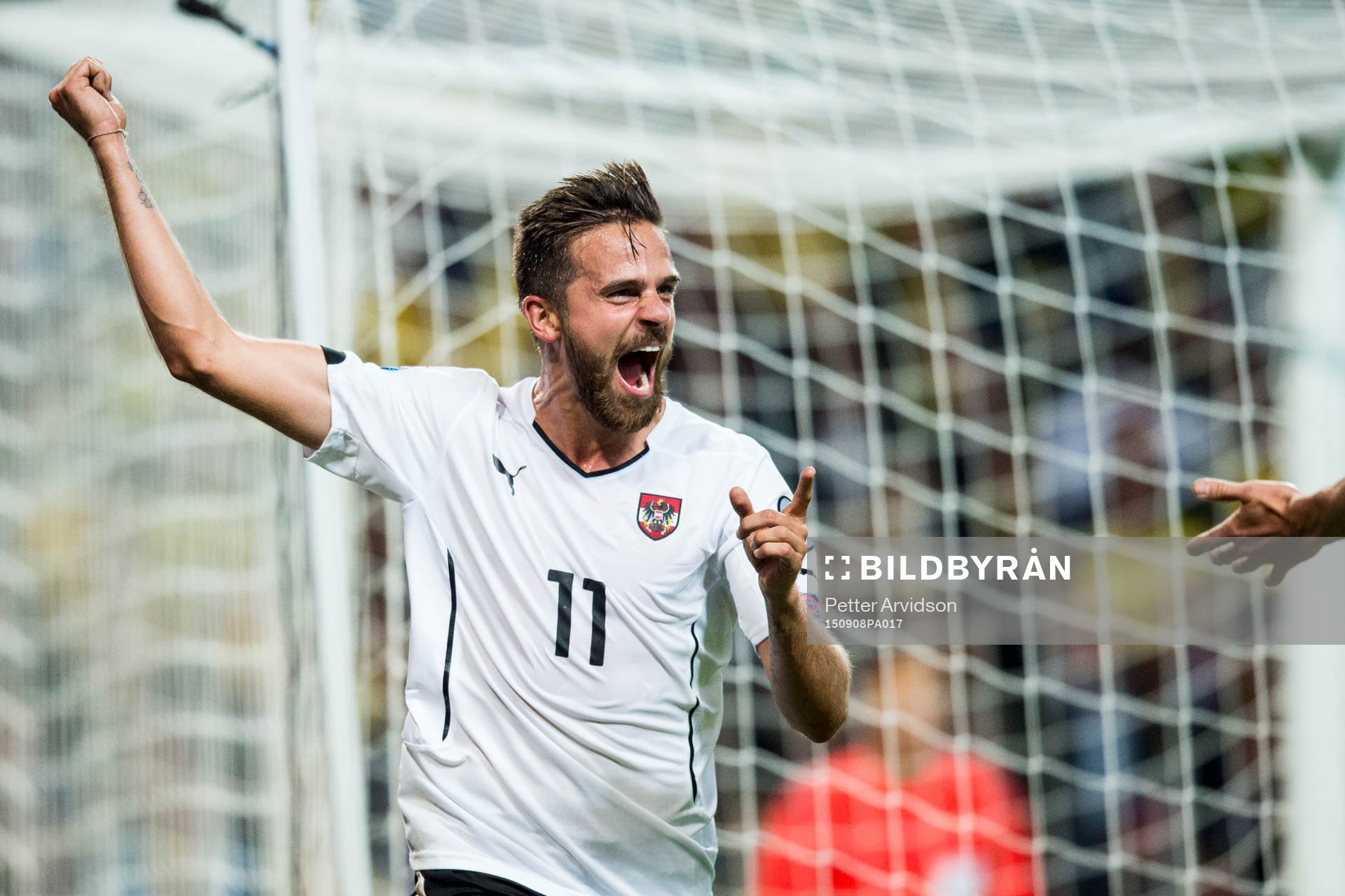 Österrikes Marek Harnik jublar