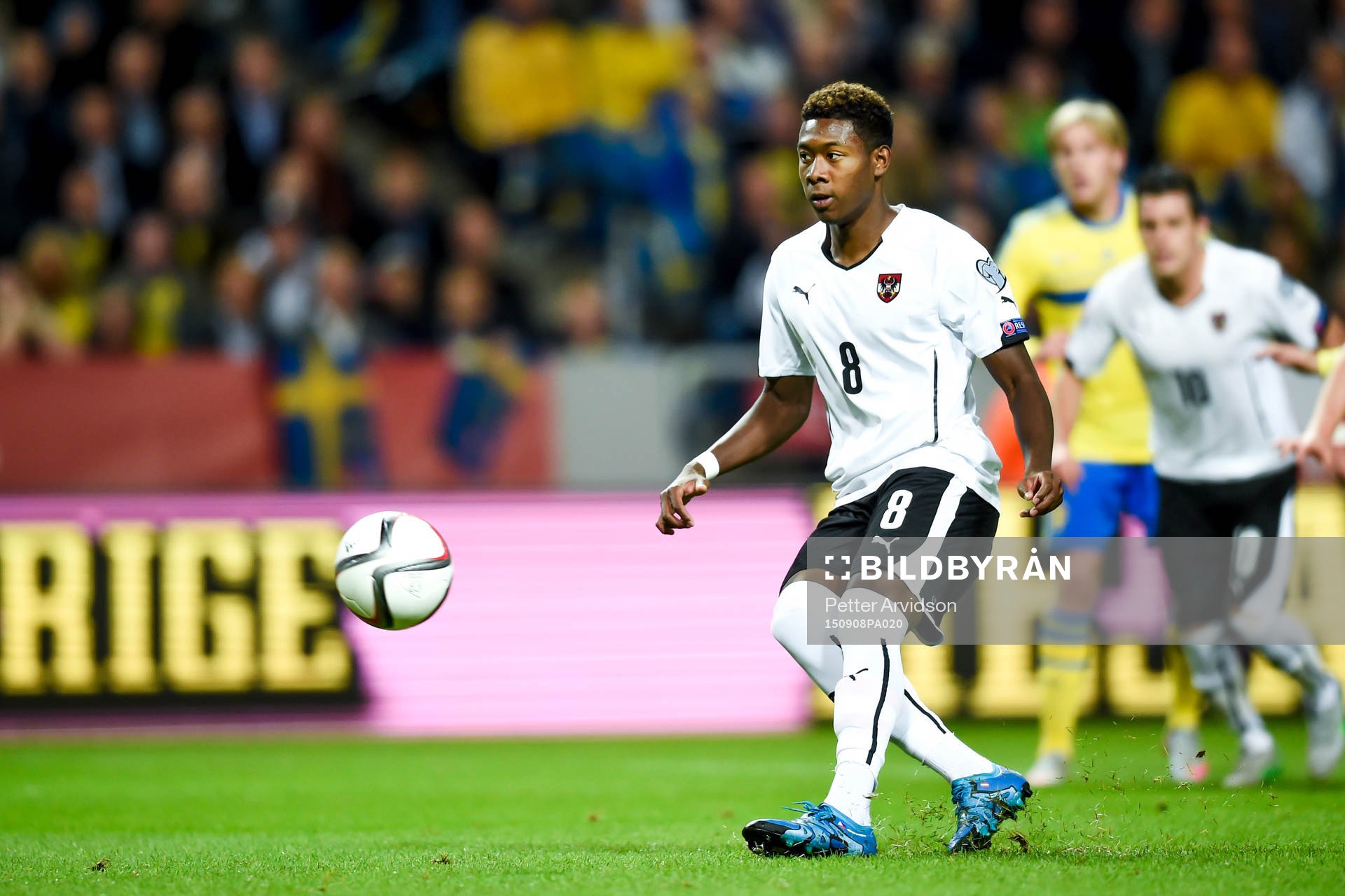 Österrikes David Alaba gör 0-1 på straff