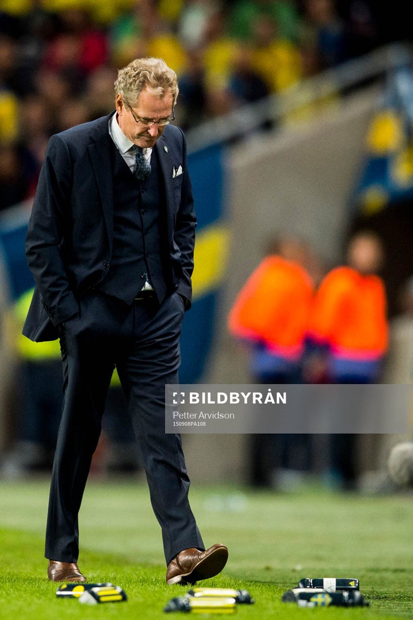 Sveriges förbundskapten Erik Hamrén deppar