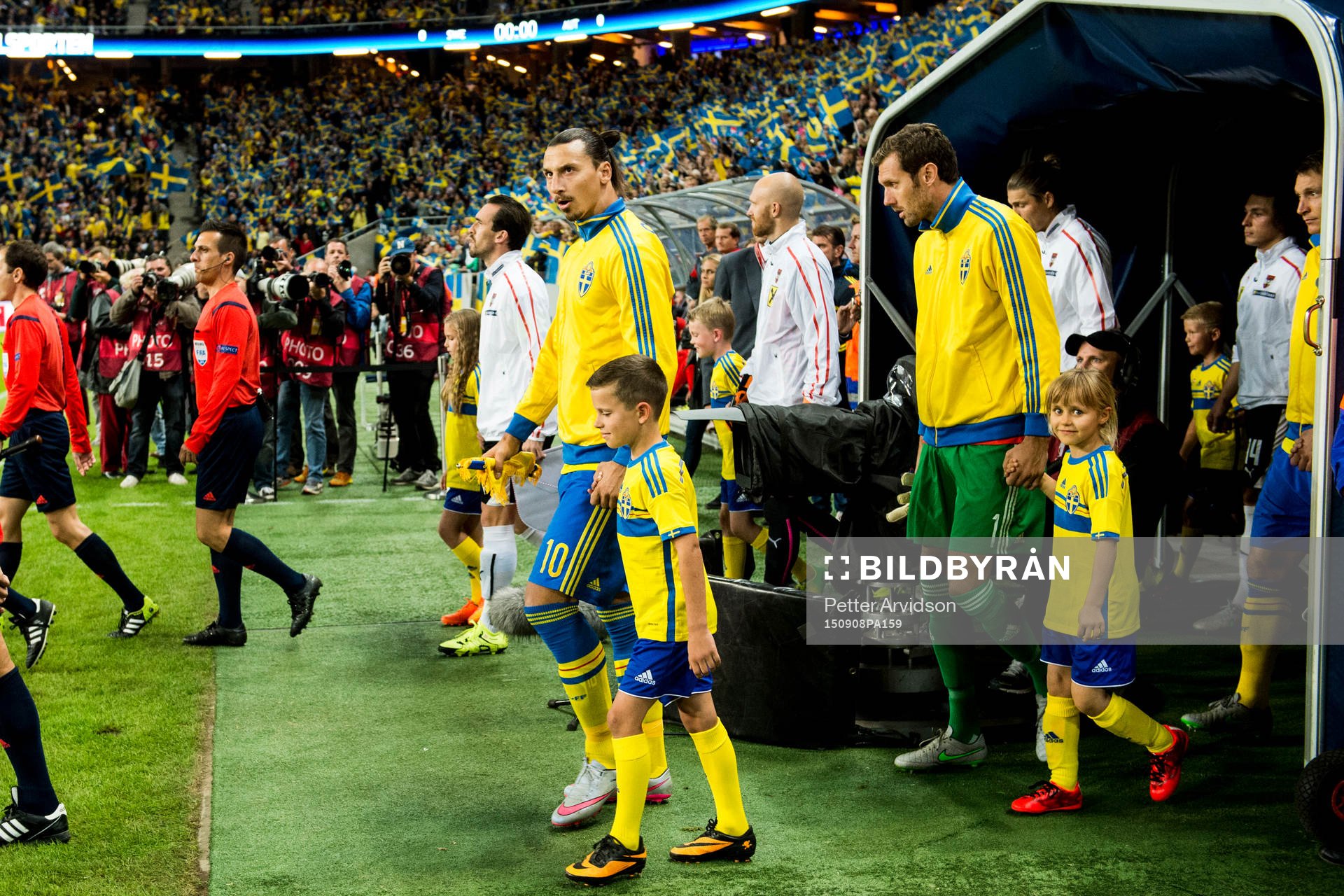 Sveriges Zlatan Ibrahimovic, målvakt Andreas Isaksson och