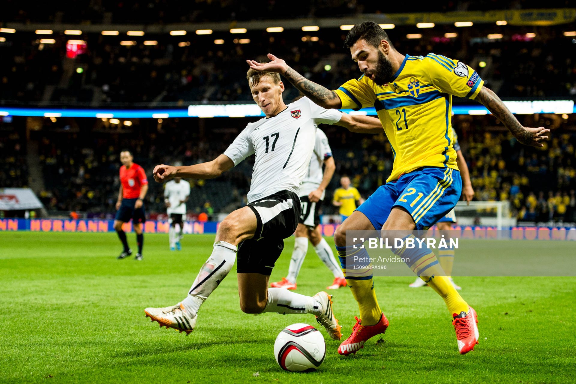Österrikes Florian Klein och Sveriges Jimmy Durmaz