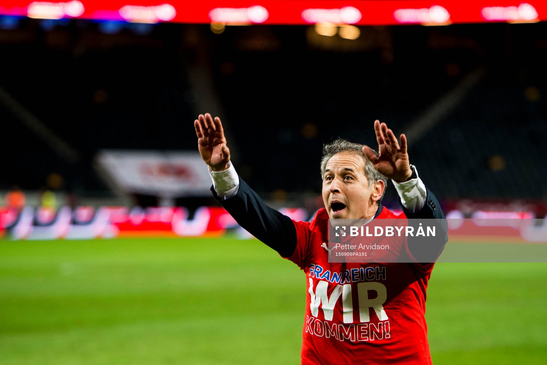 Österrikes förbundskapten Marcel Koller jublar
