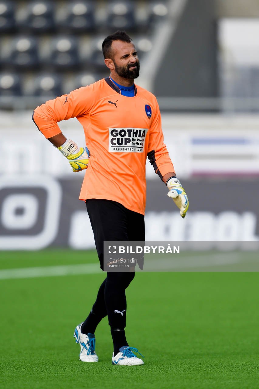 Delhi Dynamos målvakt Toni Doblas grinar illa