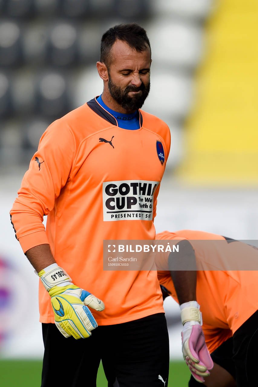 Delhi Dynamos målvakt Toni Doblas byts ut skadad