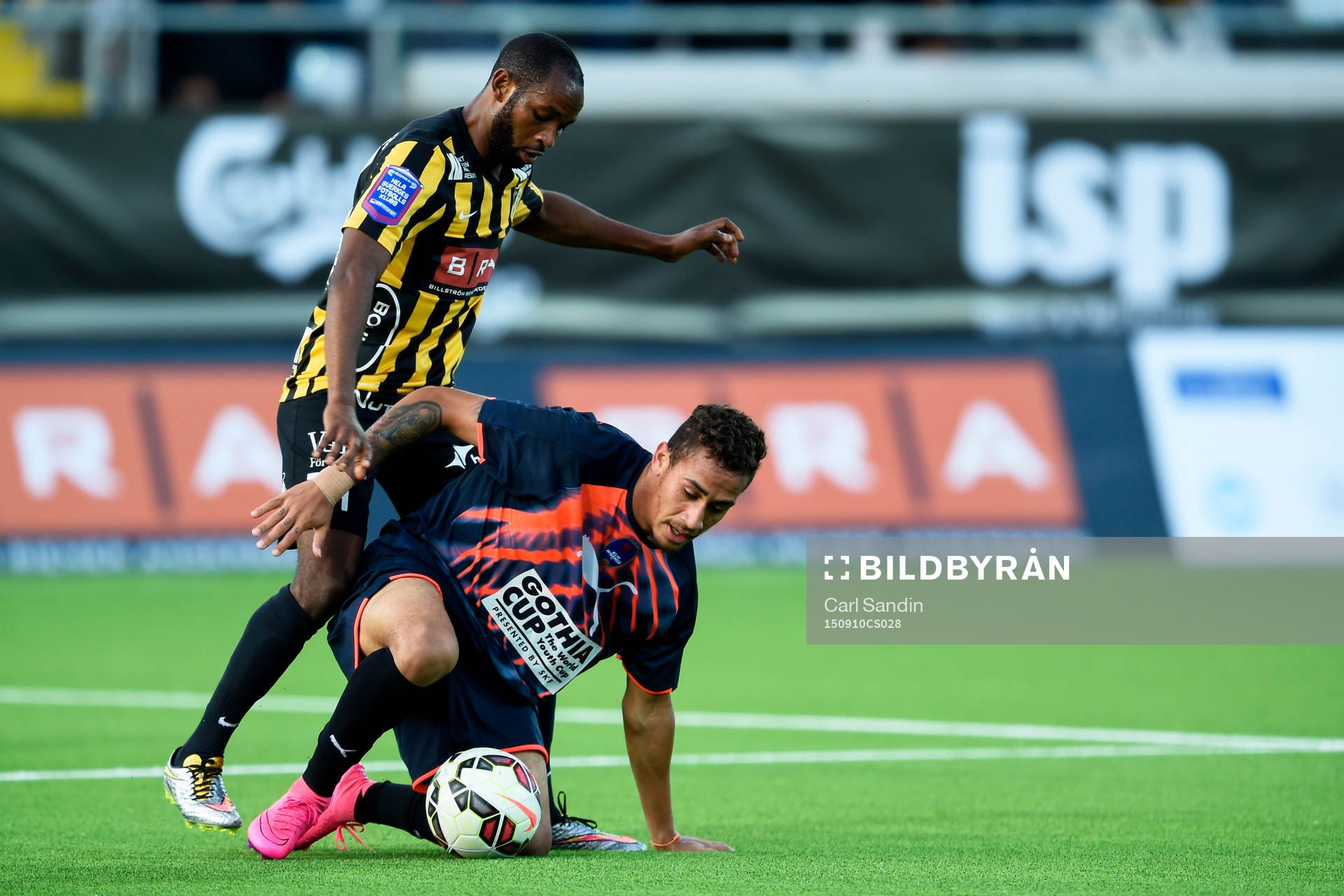 Häckens René Makondele och Delhi Dynamos Gustavo dos