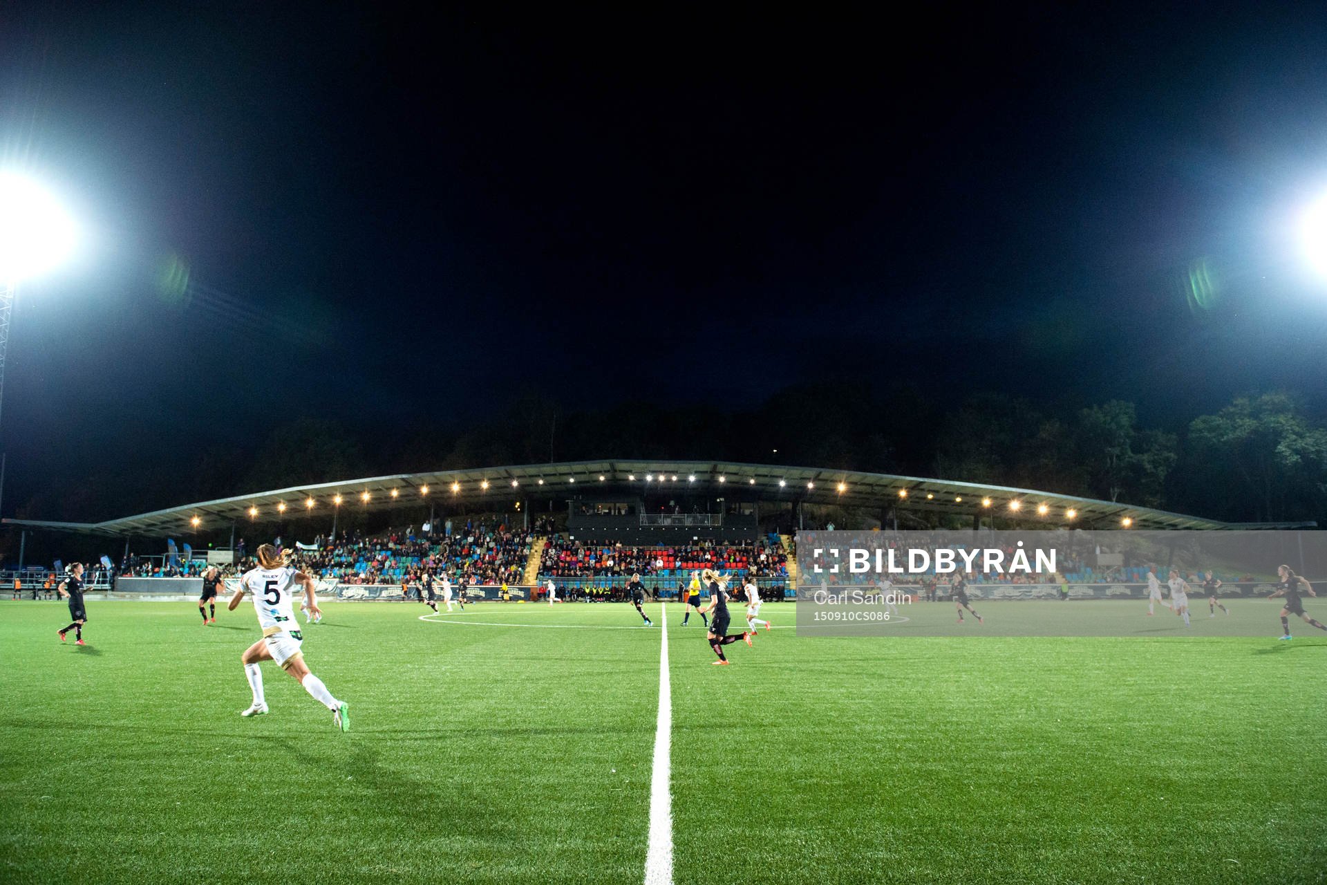 Nytt tak över läktaren på Valhalla IP