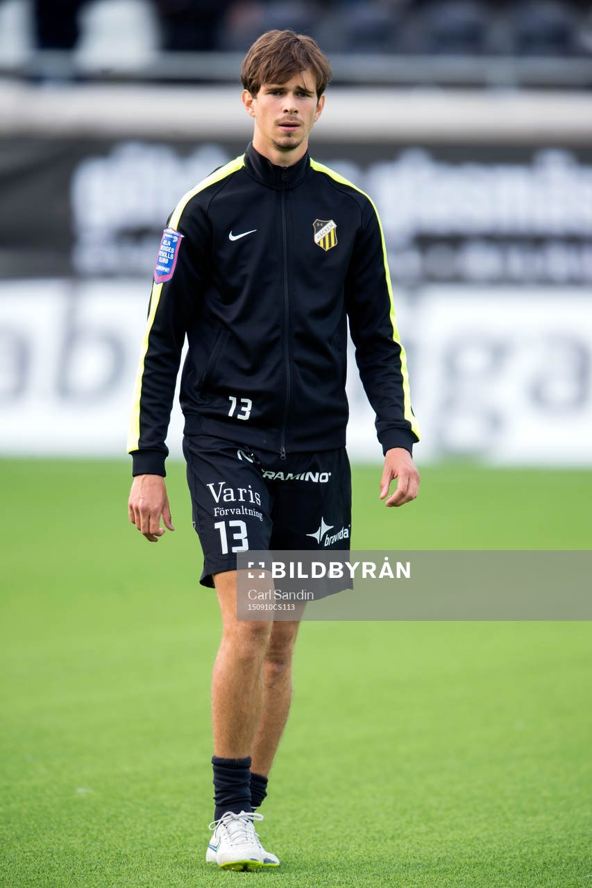 Häckens Sebastian Olsson innan fotbollsmatchen mellan
