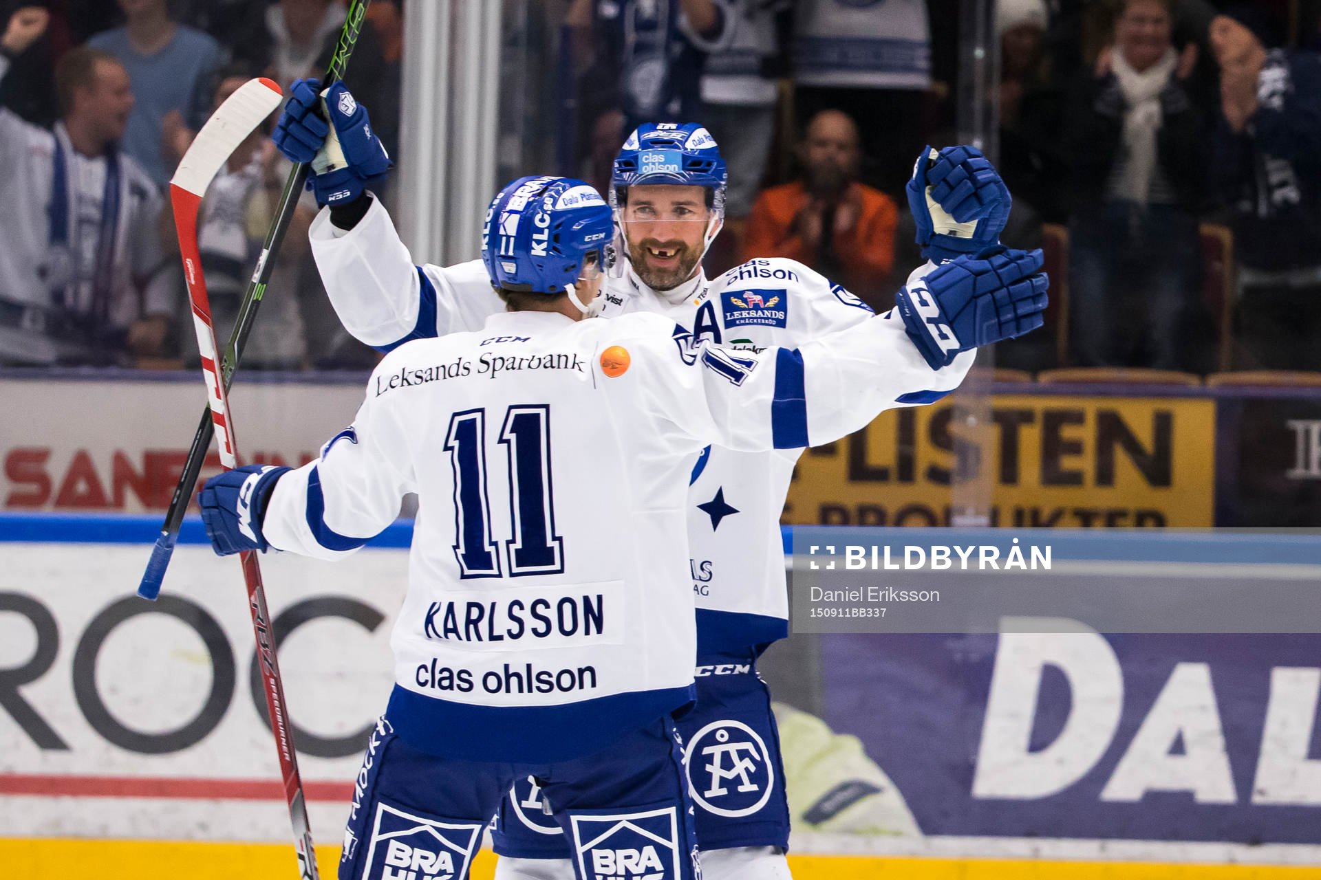 Leksands Tommi Paakkolanvaara och Martin Karlsson jublar