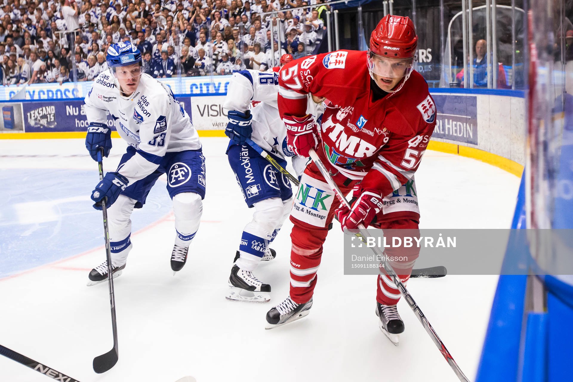 Leksands Lars Bryggman jagar Timrås Anton Wedin  i