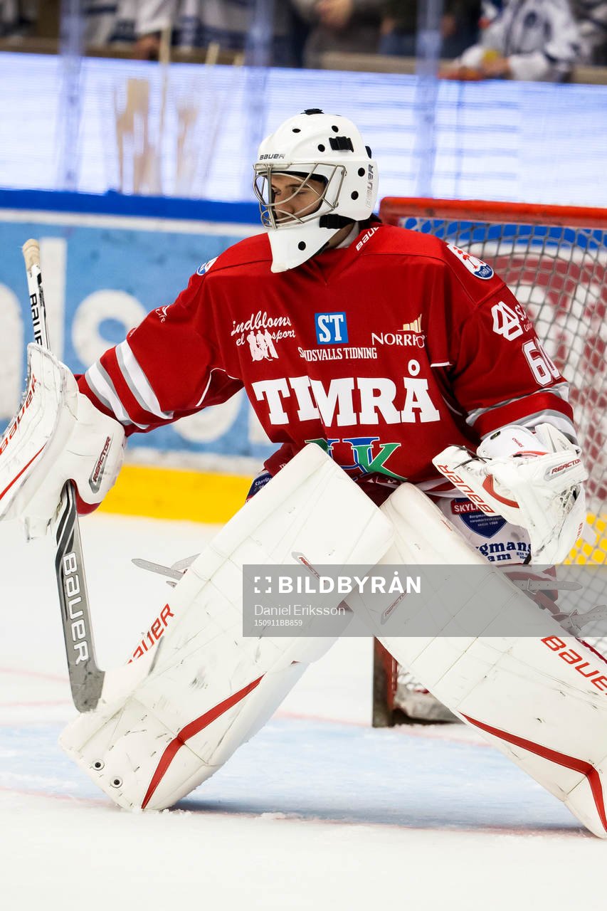 Timrå målvakt Adam Ohre i ishockeymatchen i