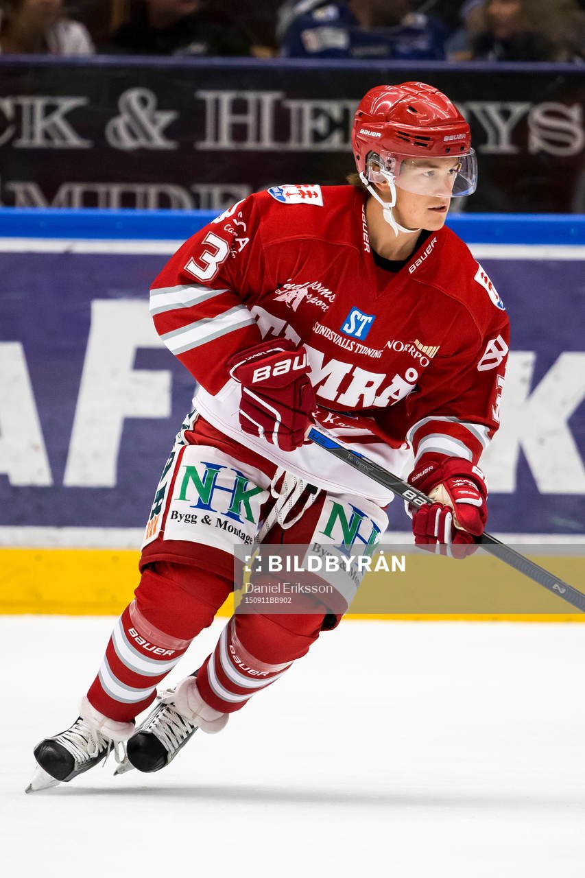 Timrå Filip Lander i ishockeymatchen i hockeyallsvenskan
