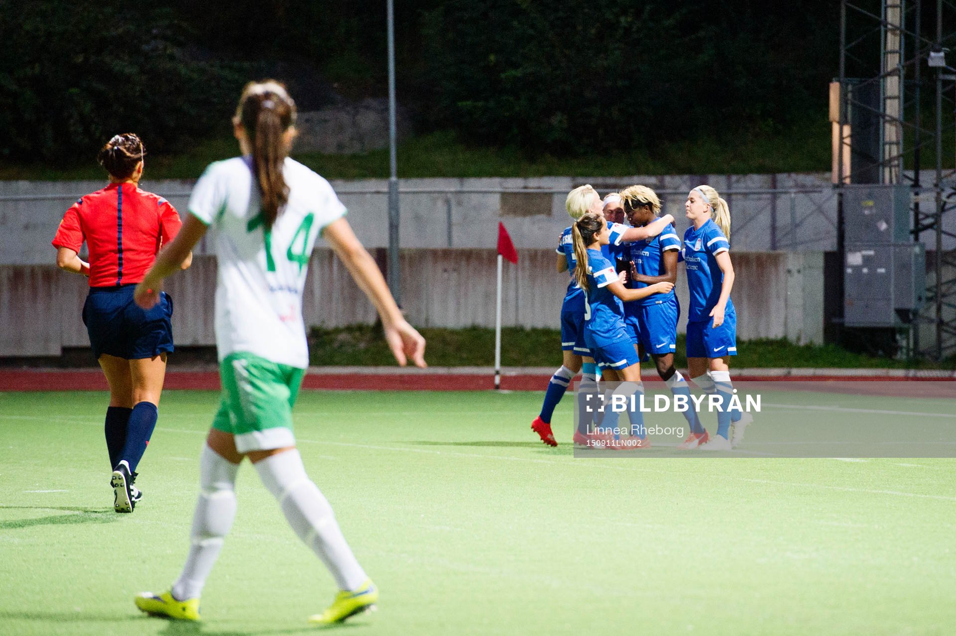 Eskilstuna gratulerar lagkamraten Gaelle Enganamouit