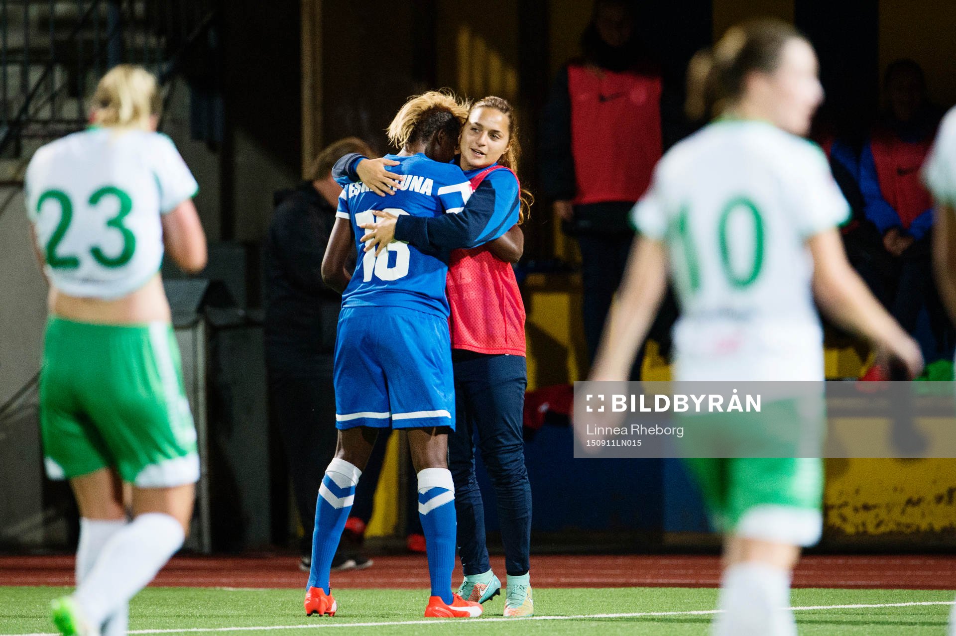 Eskilstunas Gaelle Enganamouit kramar om en lagkamrat