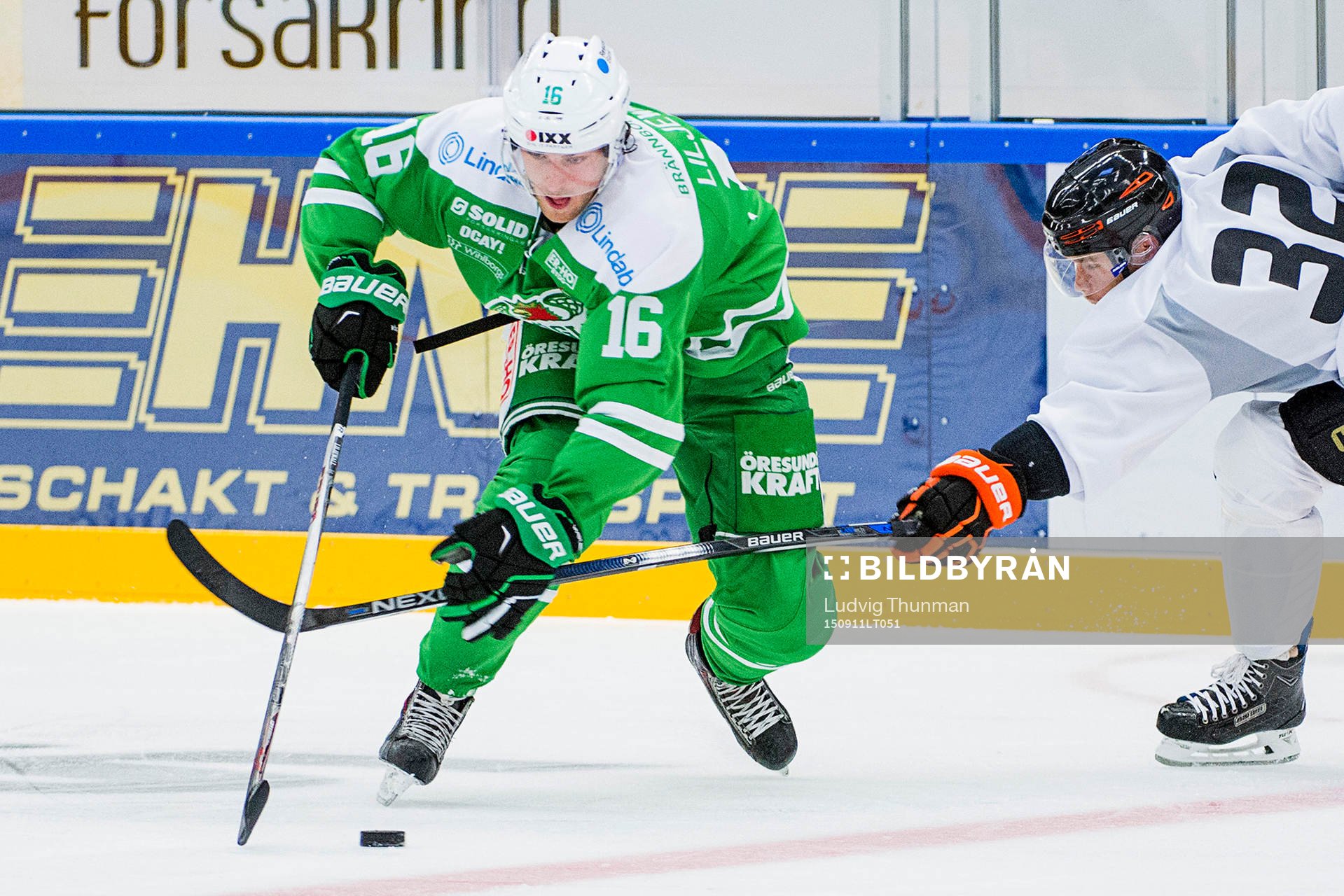 Rögles Christopher Liljewall jagas av Karlskronas Anton
