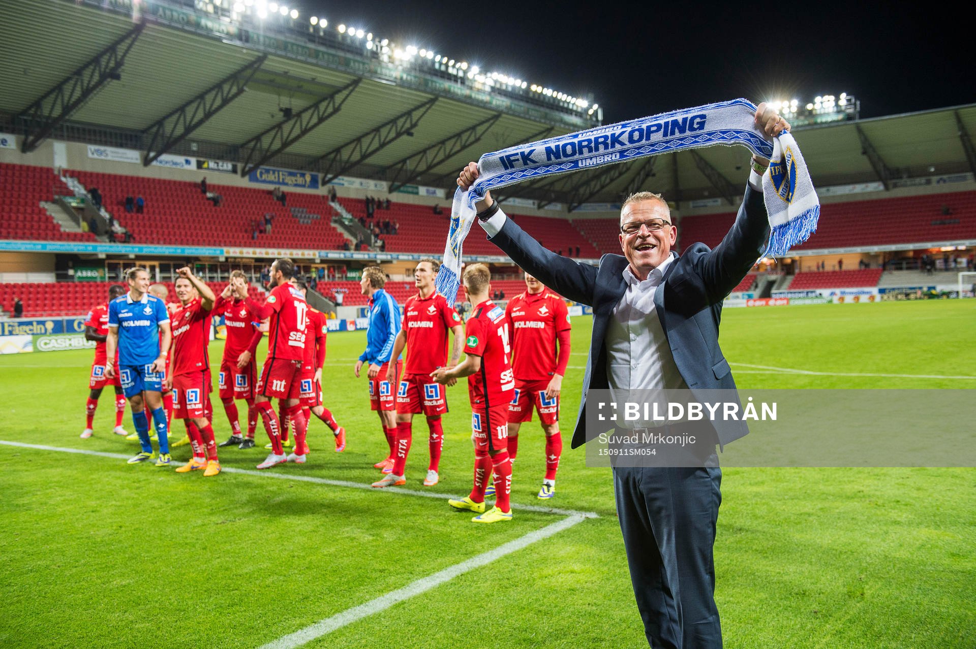 Norrköpings tränare Jan Andersson jublar
