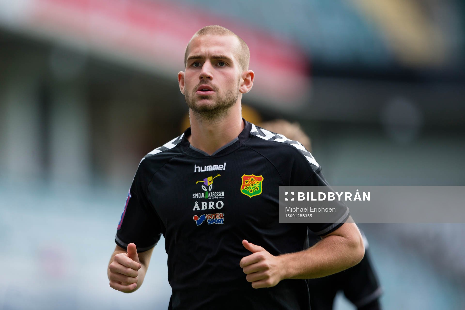GAIS Sebastian Starke Hedlund värmer upp innan