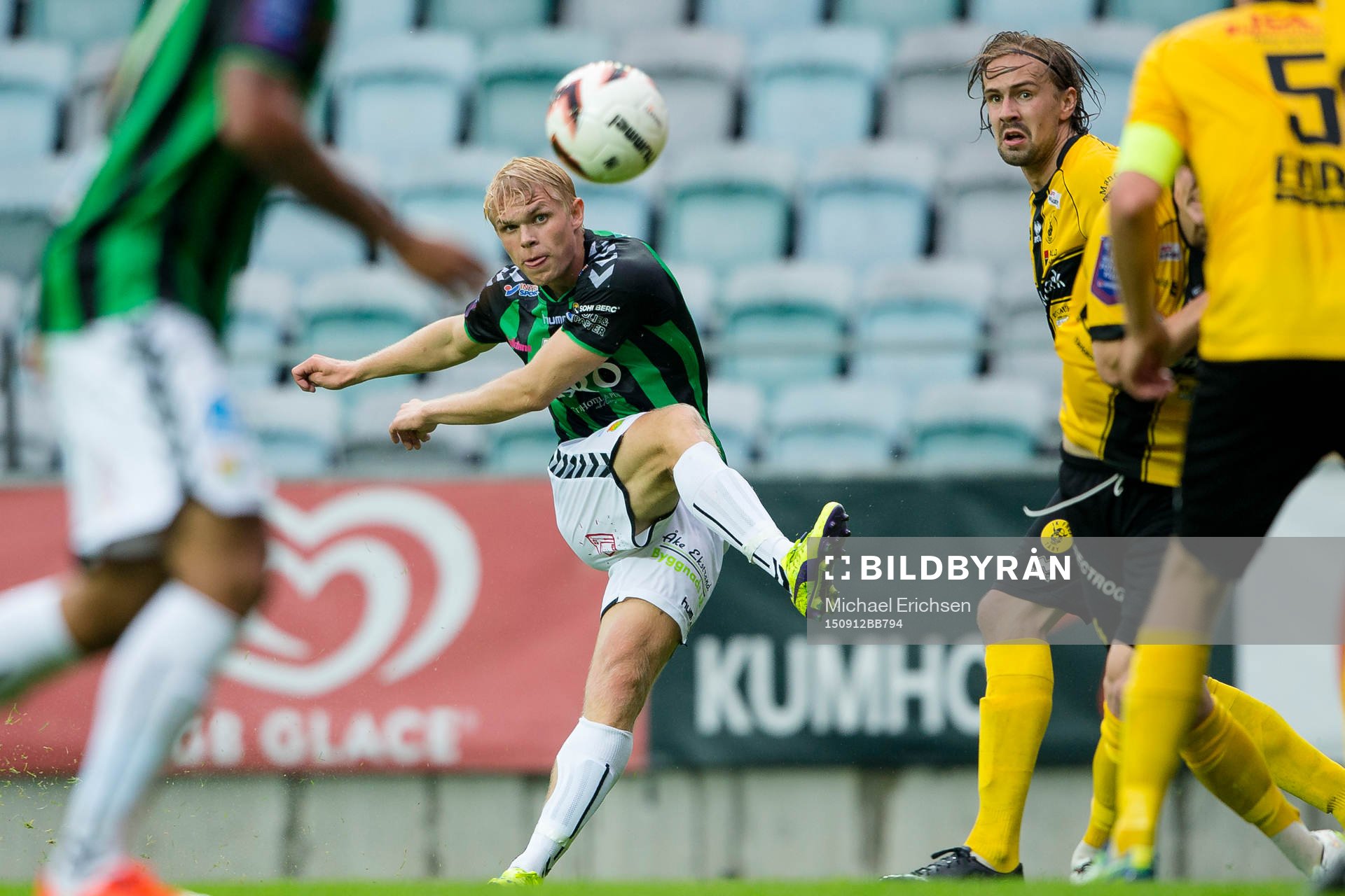 GAIS Linus Tornblad skjuter ett skott