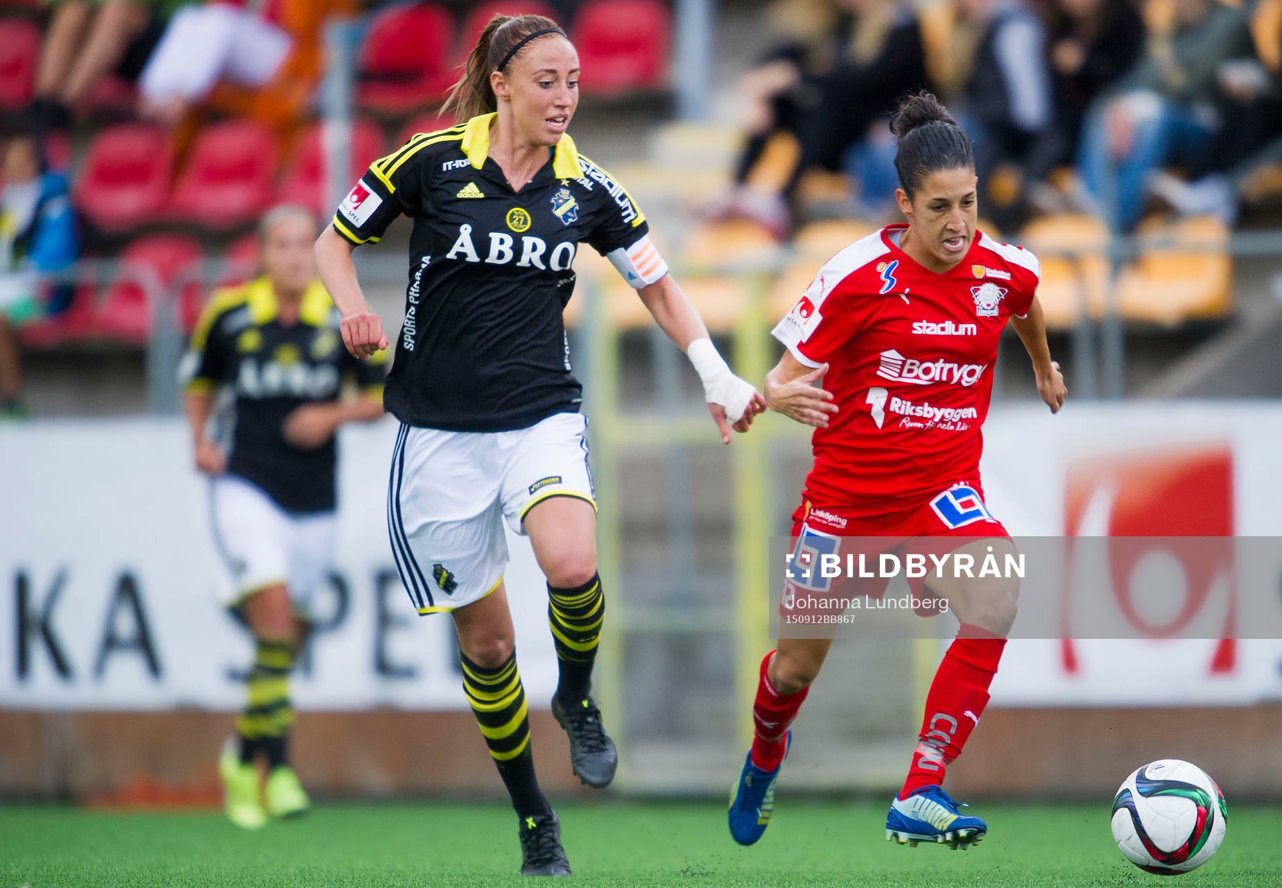 AIKs Petra Andersson och Linköpings Claudia Neto