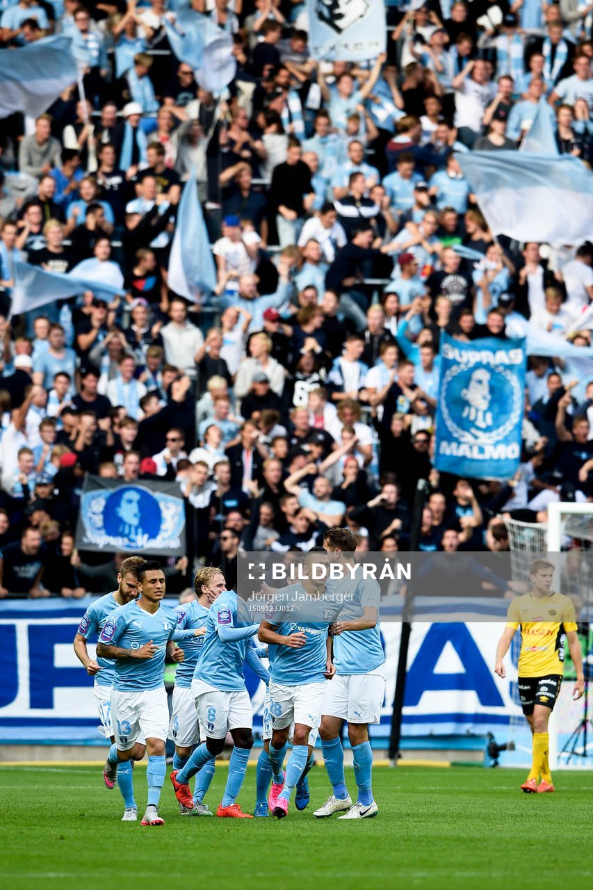 Malmö FFs Enock Kofi Adu jublar efter 1-1 under en fotbollsmatch i Allsvenskan mellan Malmö FF och Elfsborg den 12 september 2015 i Malmö.