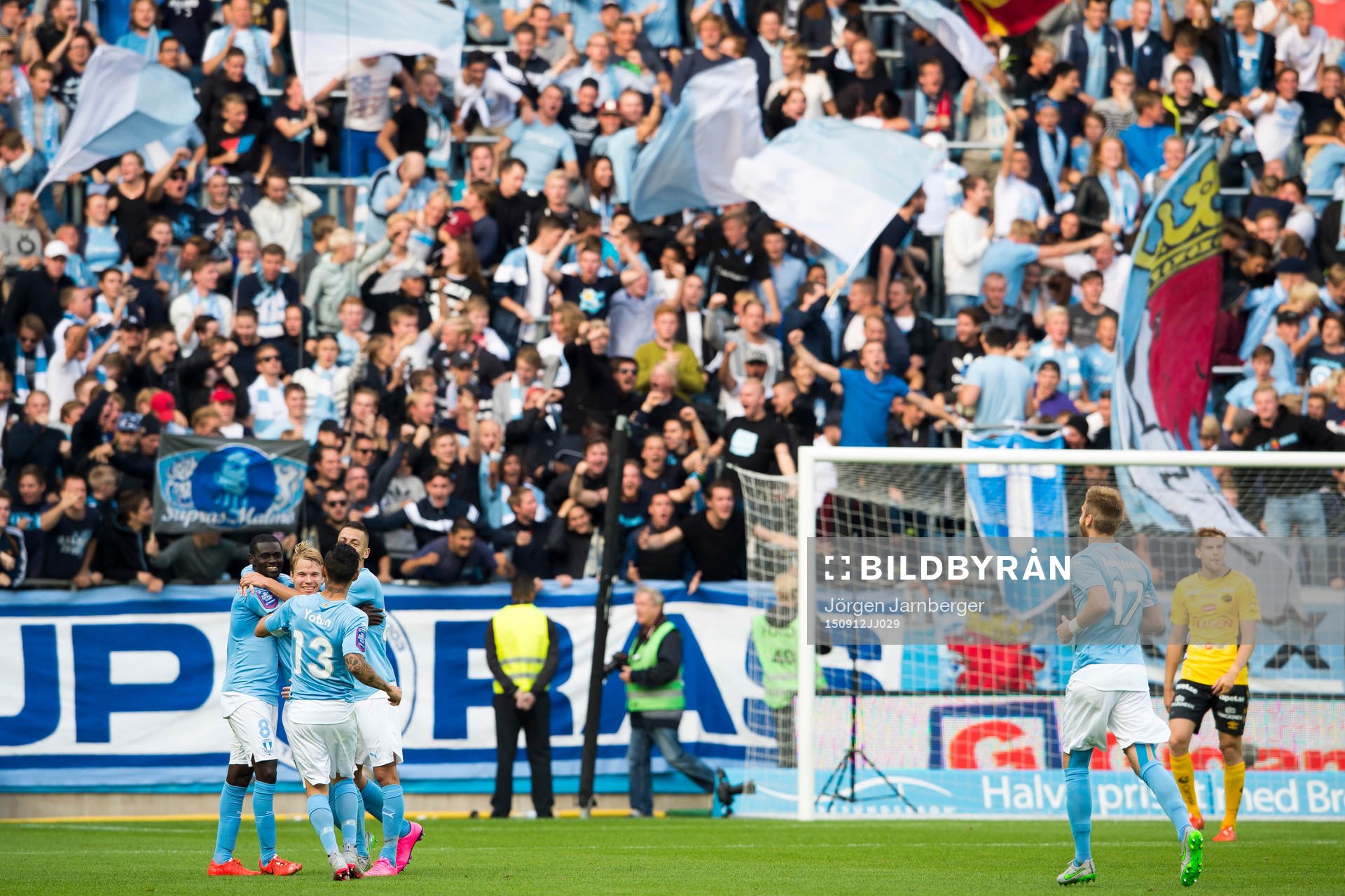 Malmö FF jubel då Enock Kofi Adu (vänster i bild)
