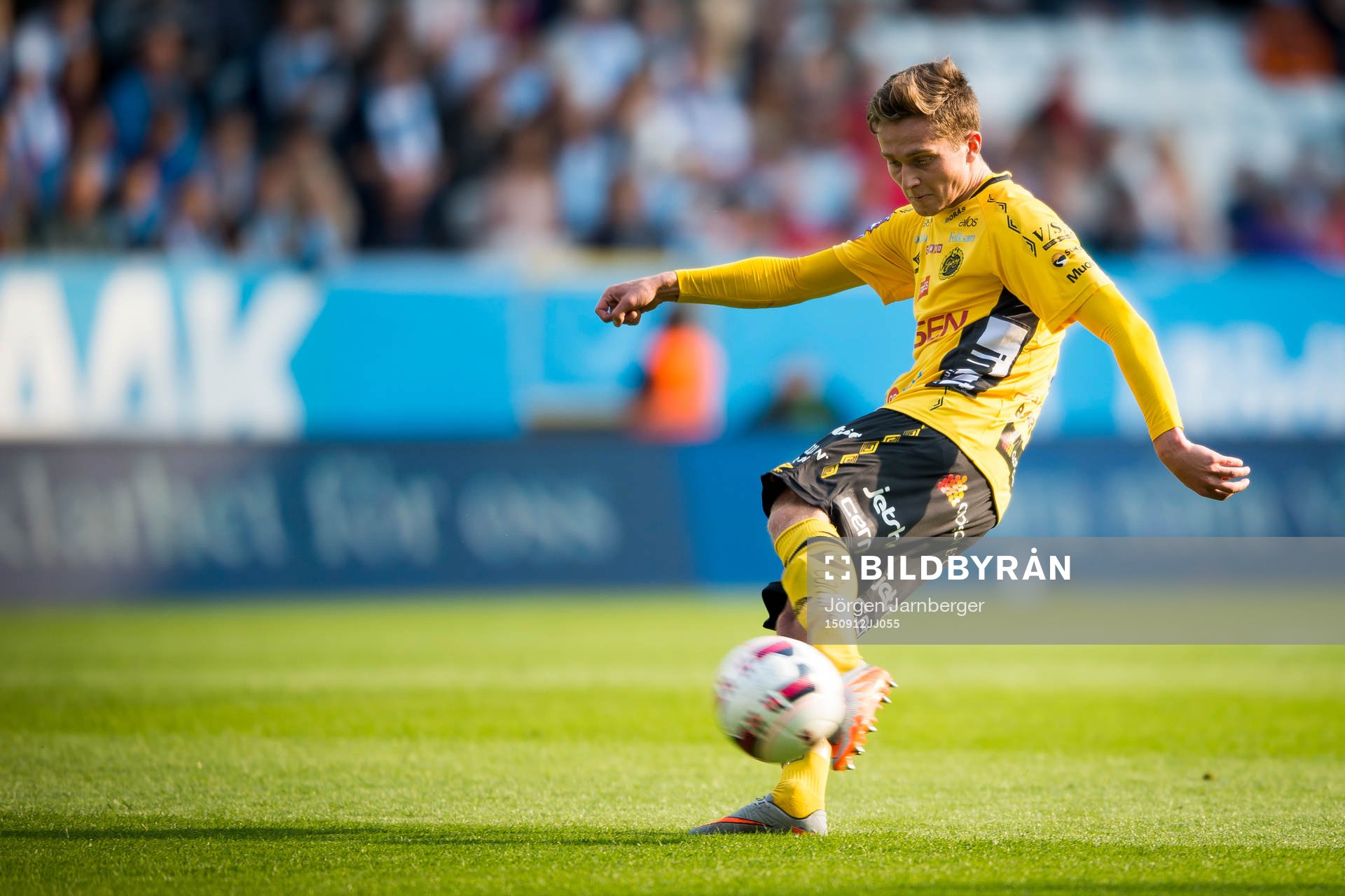 Elfsborgs Adam Lundqvist laddar skott och skjuter 0-1
