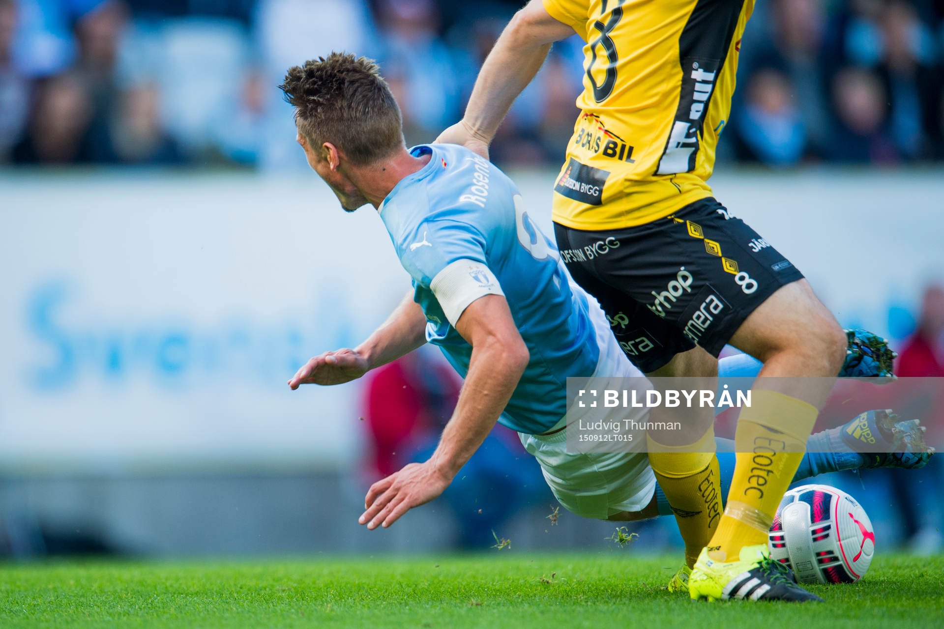Malmö FFs Markus Rosenberg faller i straffområdet