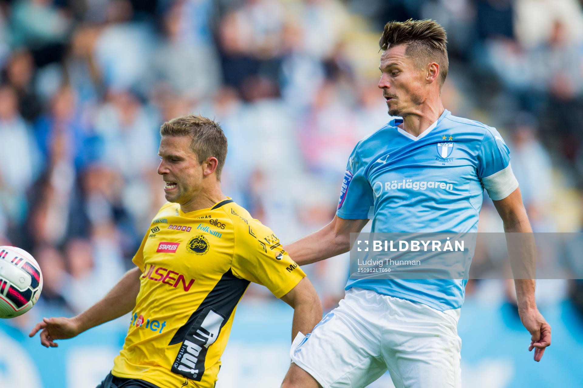 Elfsborgs Anders Svensson jagas av Malmö FFs Markus