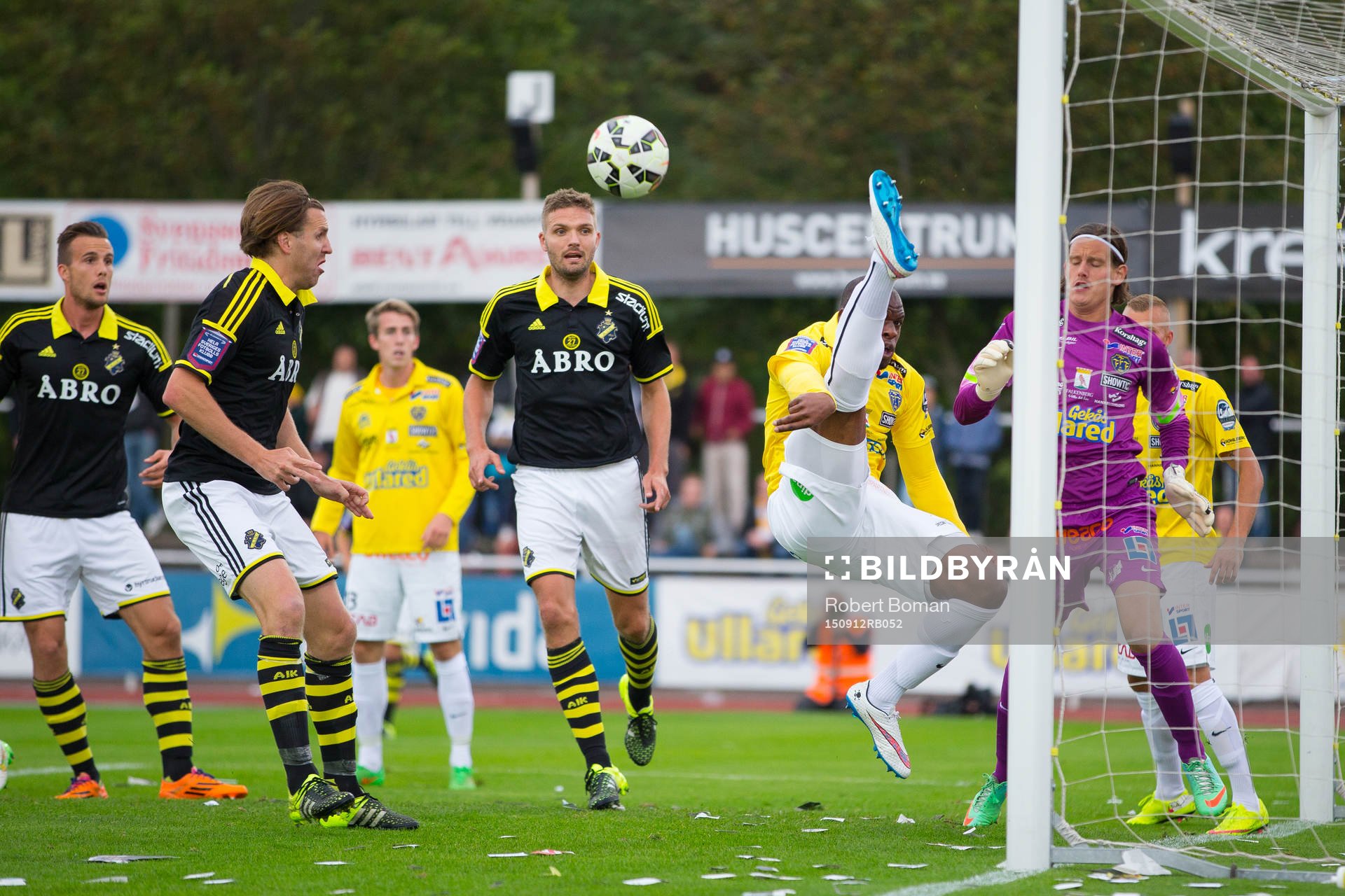 Falkenbergs Hakeem Araba gör en räddning