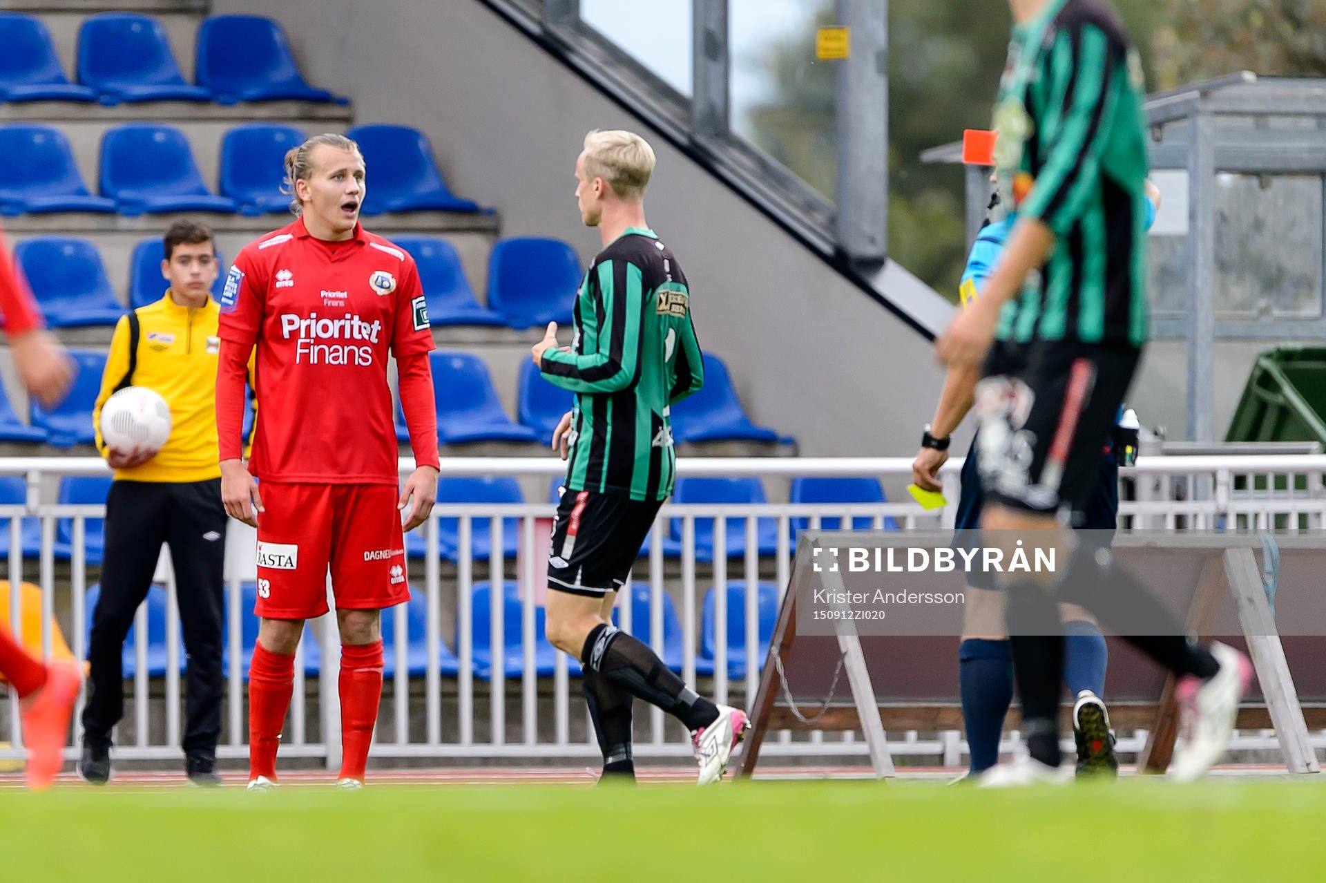 Utsiktens Jesper Westermark får rött kort av domare