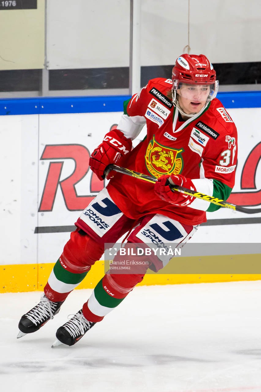 Moras Jacob Johansson i ishockeymatchen i hockeyallsvenskan