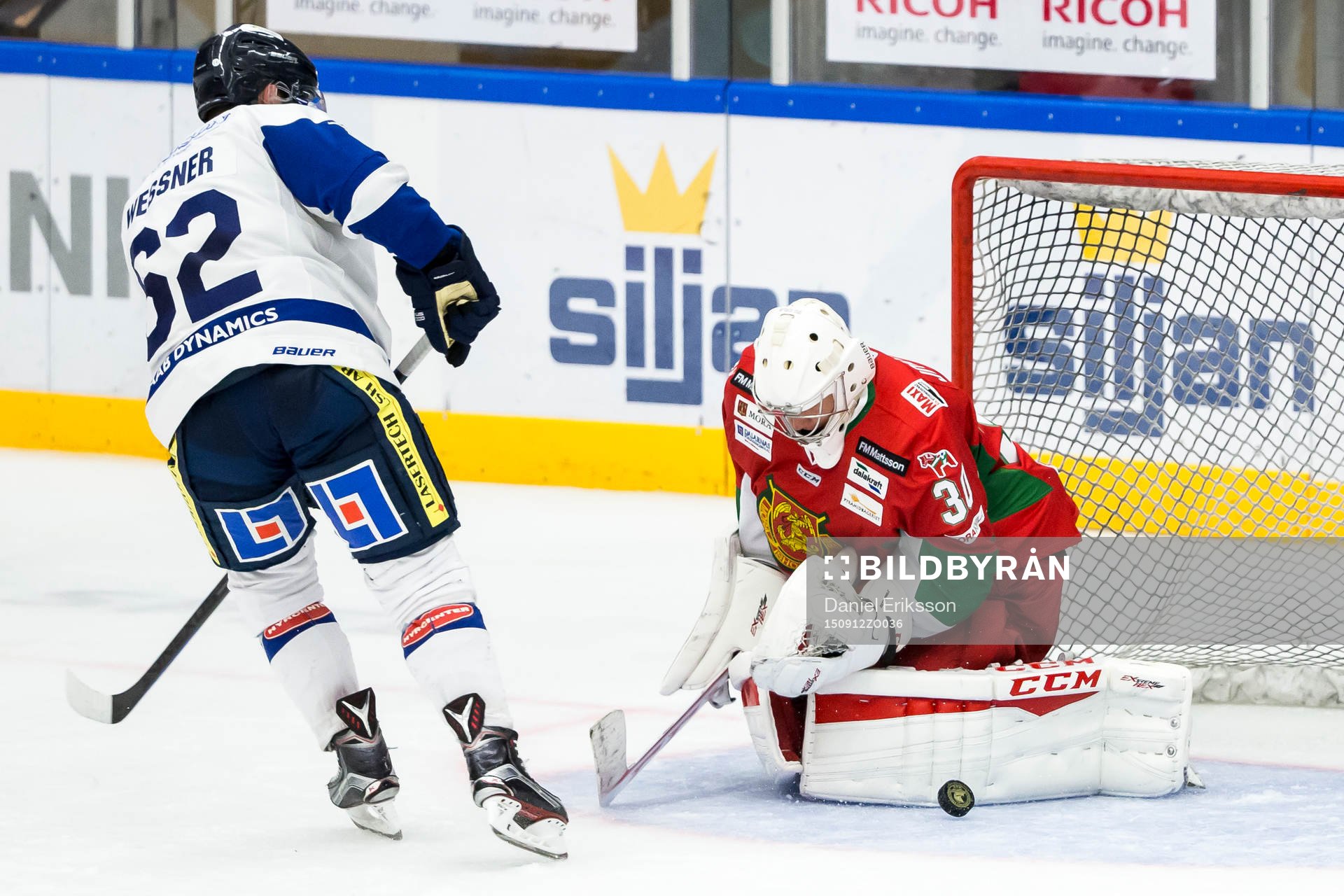 Moras målvakt Jacob Johansson räddar Karlskogas Daniel