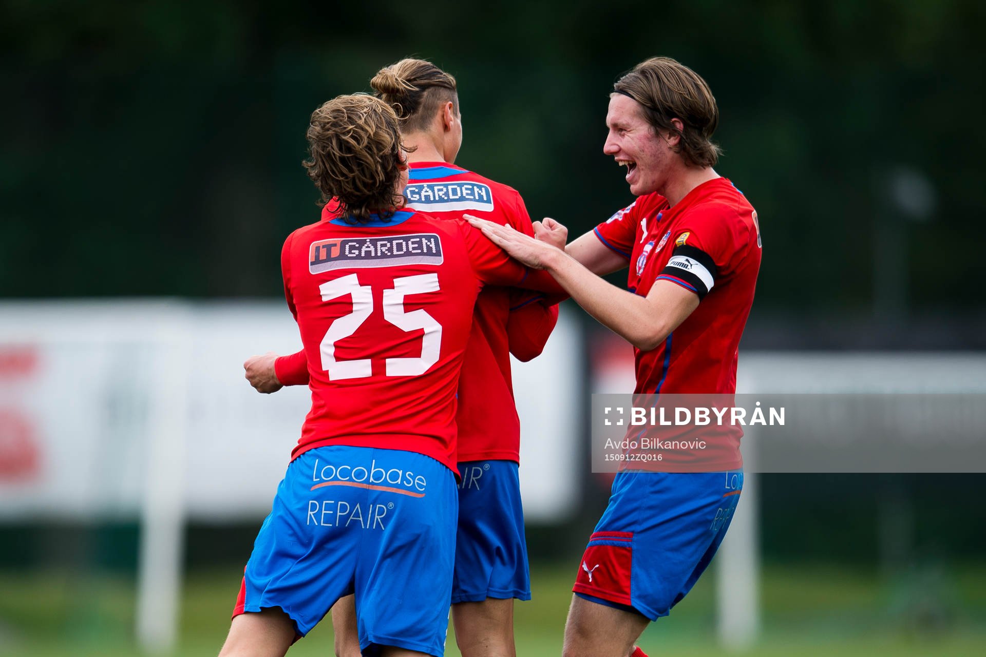 Helsingborgs Akademi Jonathan Levi kramas av Niklas