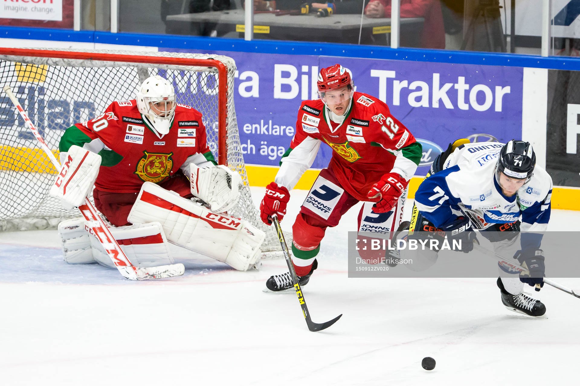 Moras Patrik Eklund och Karlskogas Carl Berglund jagar