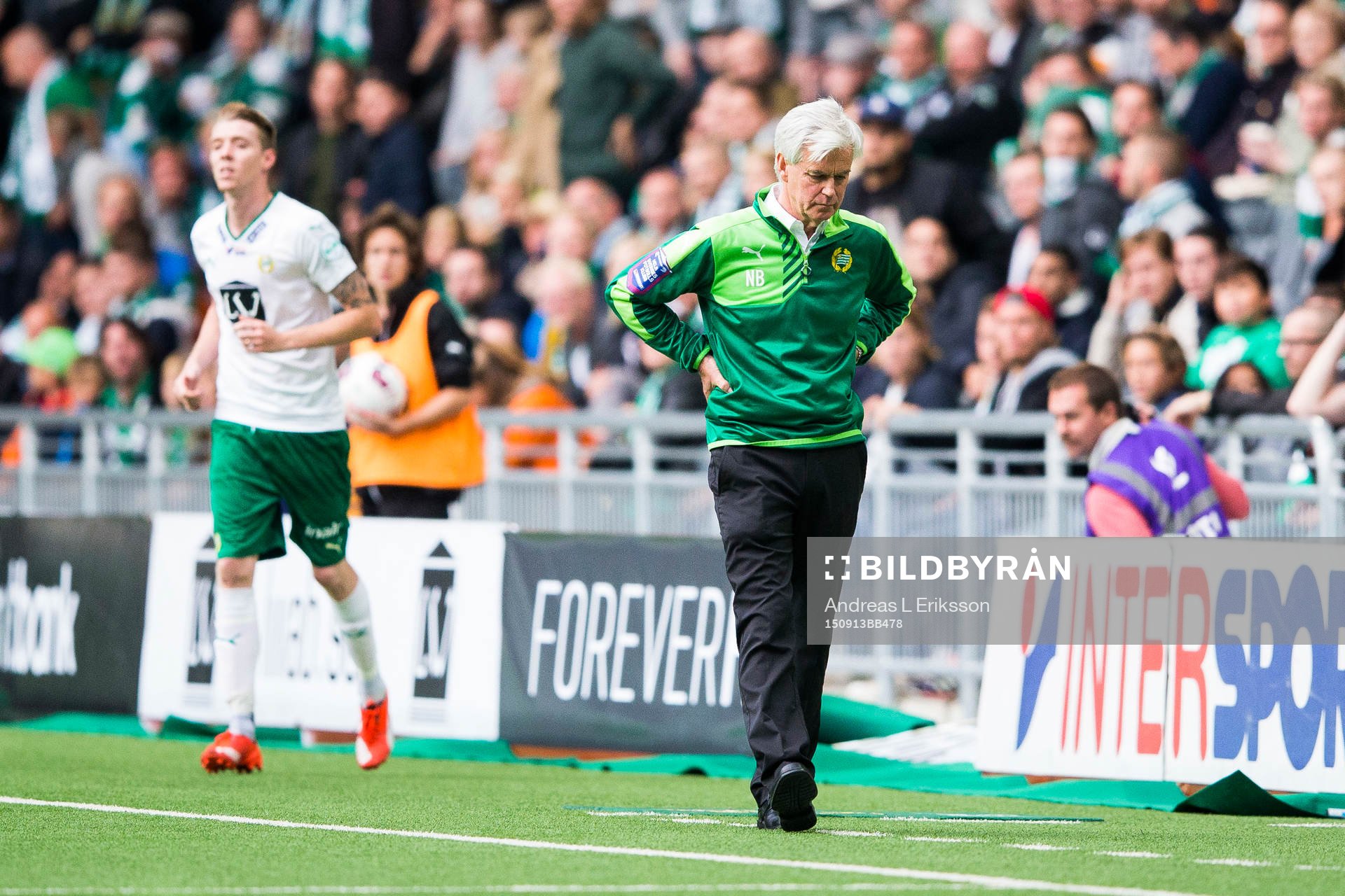 Hammarbys tränare Nanne Bergstrand ser missnöjd ut