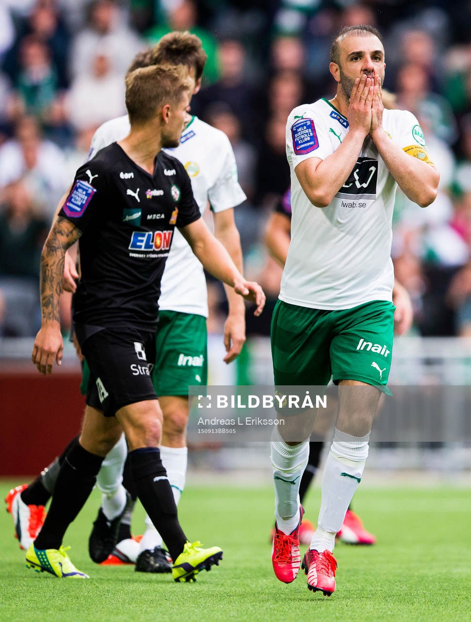 Hammarbys Kennedy Bakircioglu tar sig för munnen