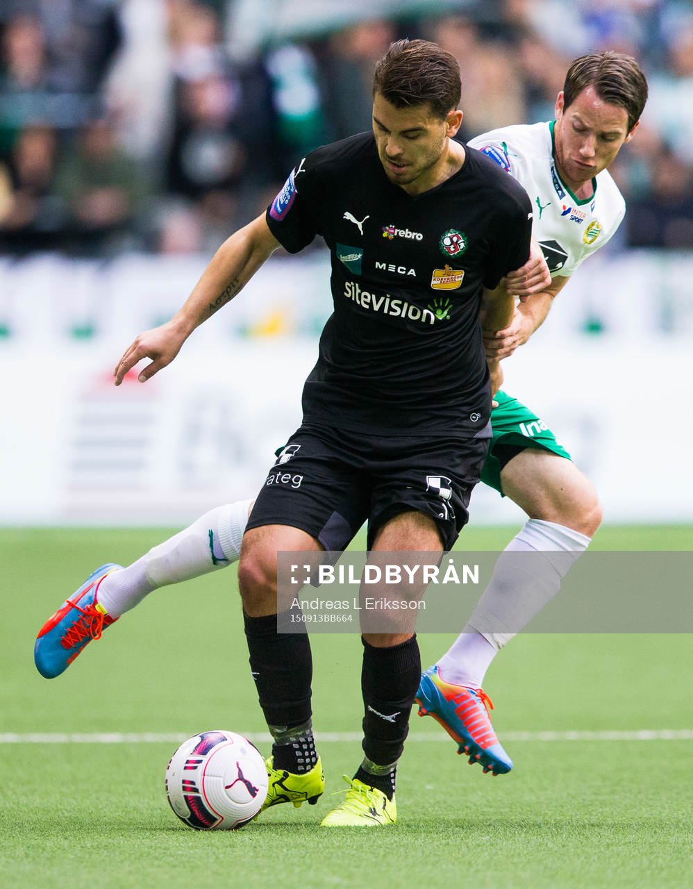 Örebros Astrit Ajdarevic håller bort Hammarbys Johan