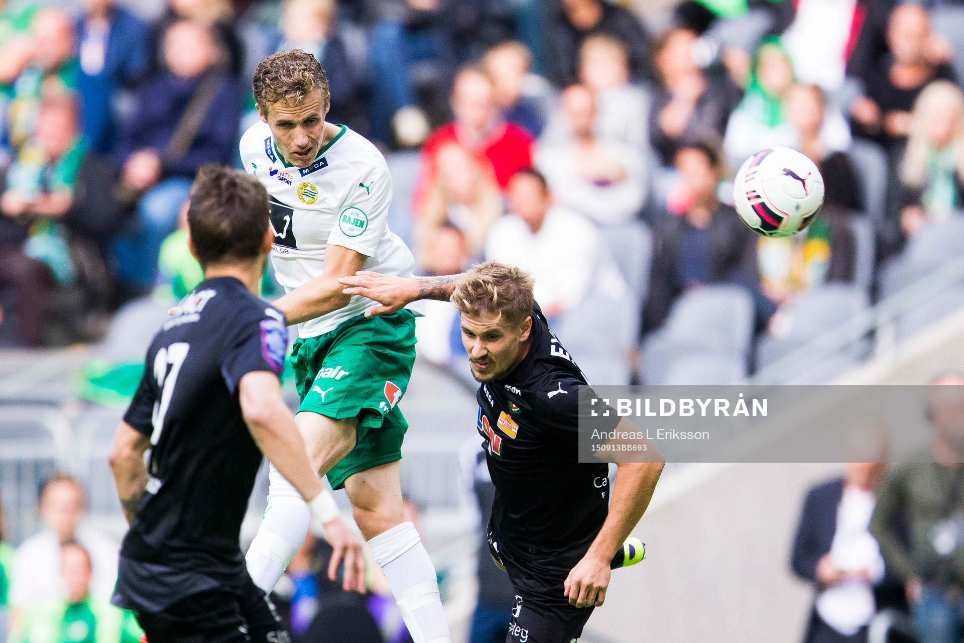Hammarbys Fredrik Torsteinbö med en nick förbi Örebros
