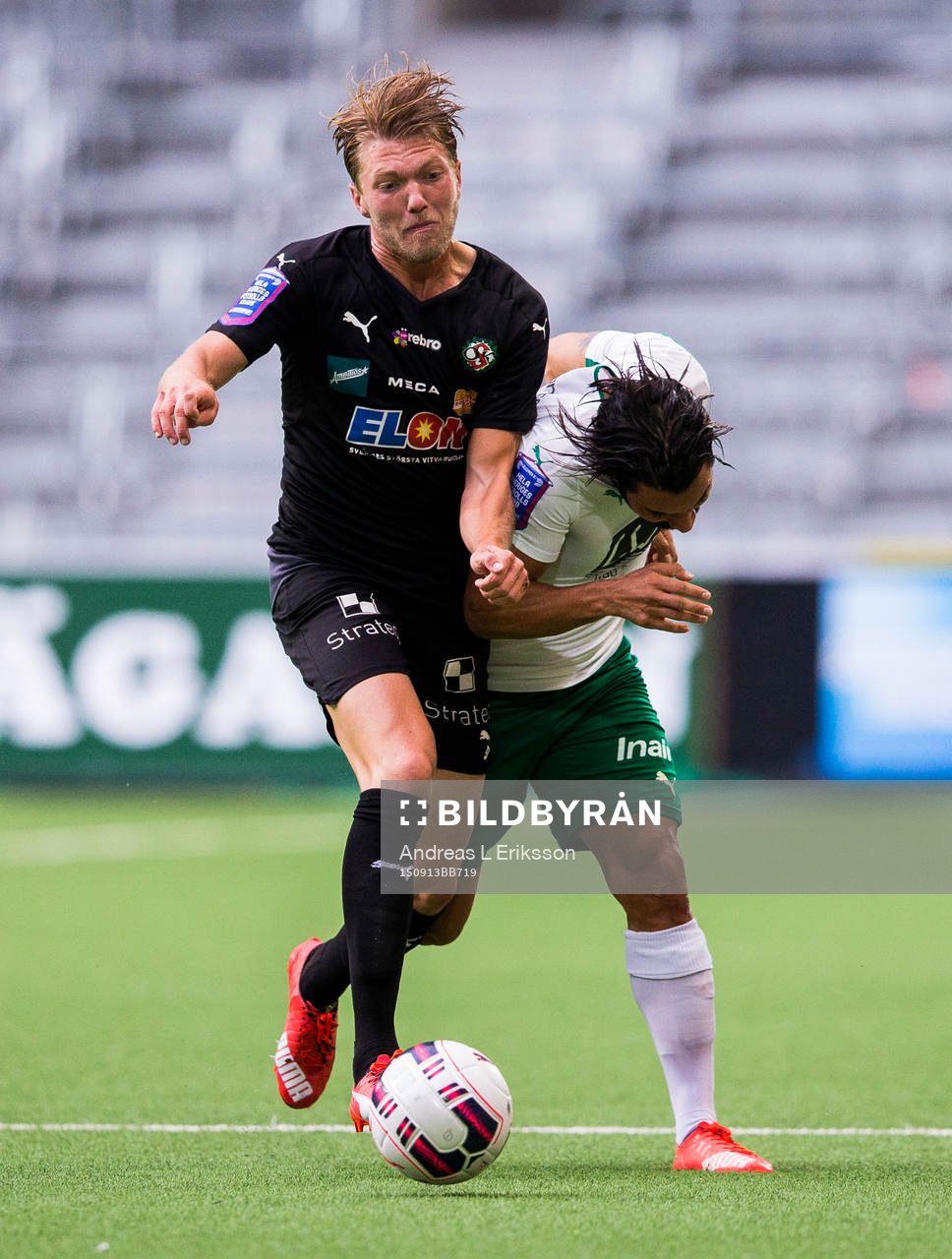 Örebros Martin Broberg trycker bort Hammarbys Stefan Batan