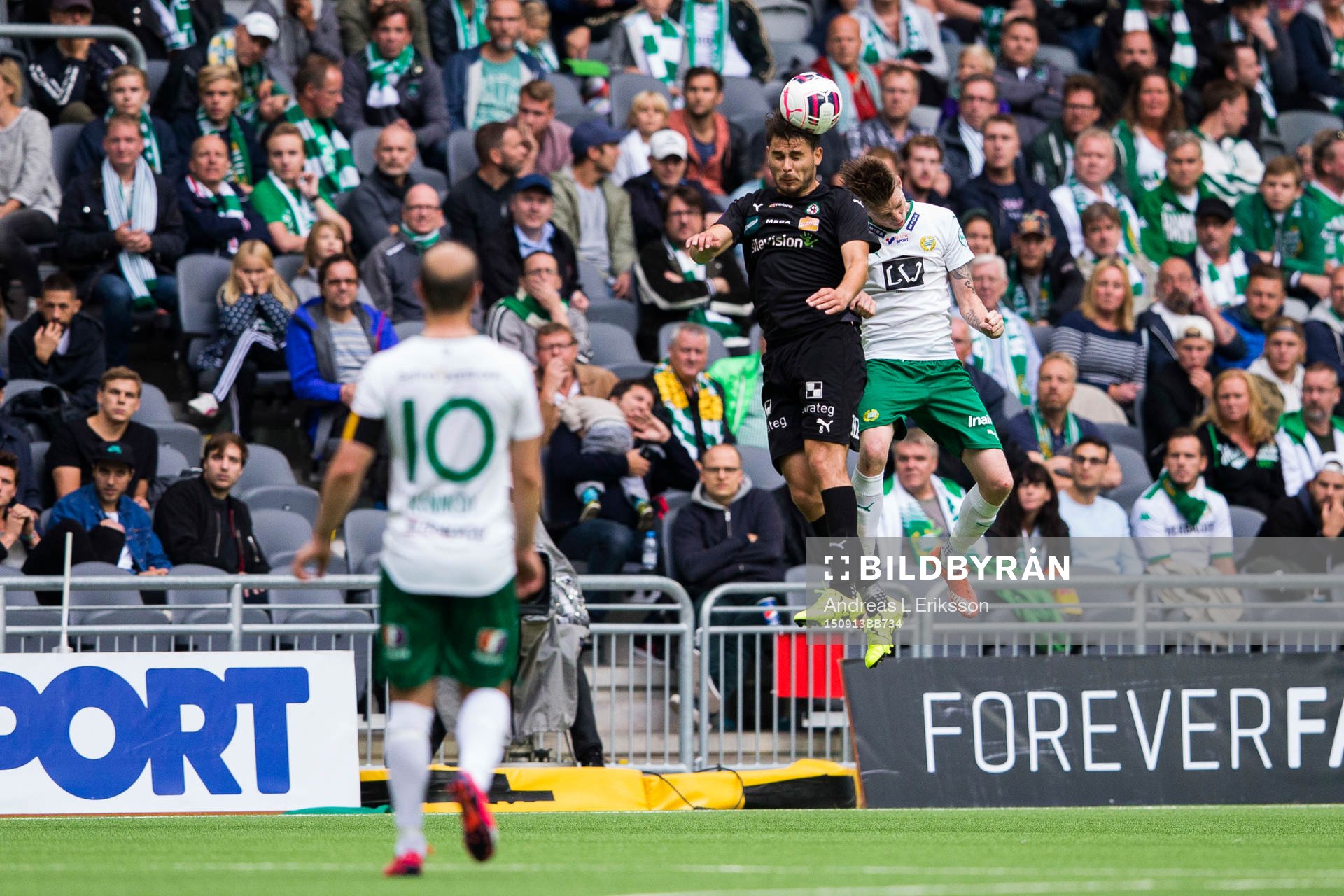 Örebros Astrit Ajdarevic i en nickduell med Hammarbys