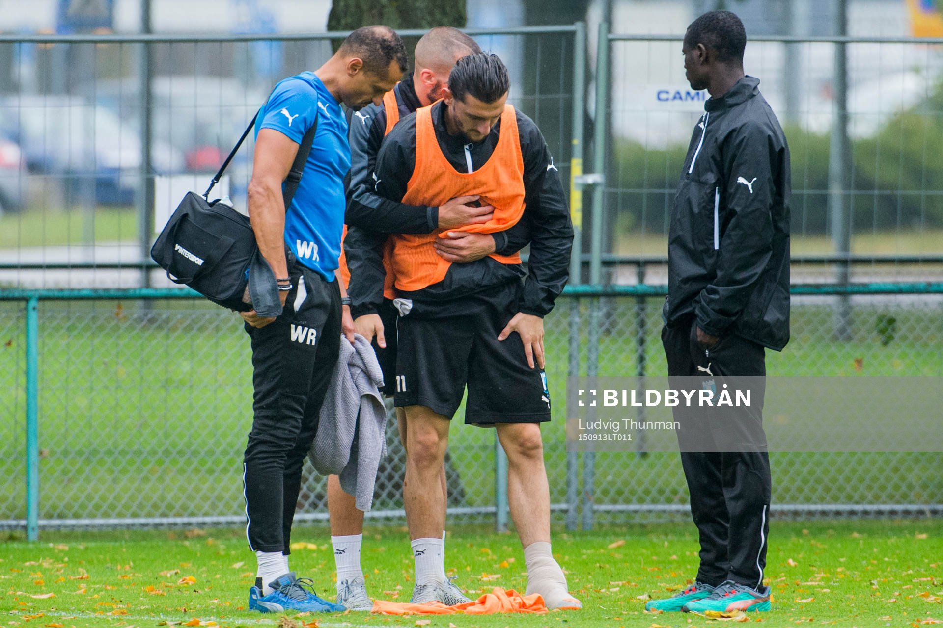 Malmö FFs Agon Mehmeti kramas om av Guillermo Molins efte