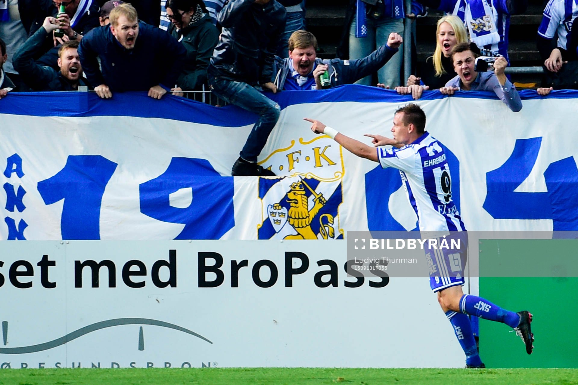 IFK Göteborgs Jakob Ankersen jublar efter 1-1 under fotbollsmatchen i Allsvenskan mellan Helsingborg och IFK Göteborg den 13 september 2015 i Helsingborg.