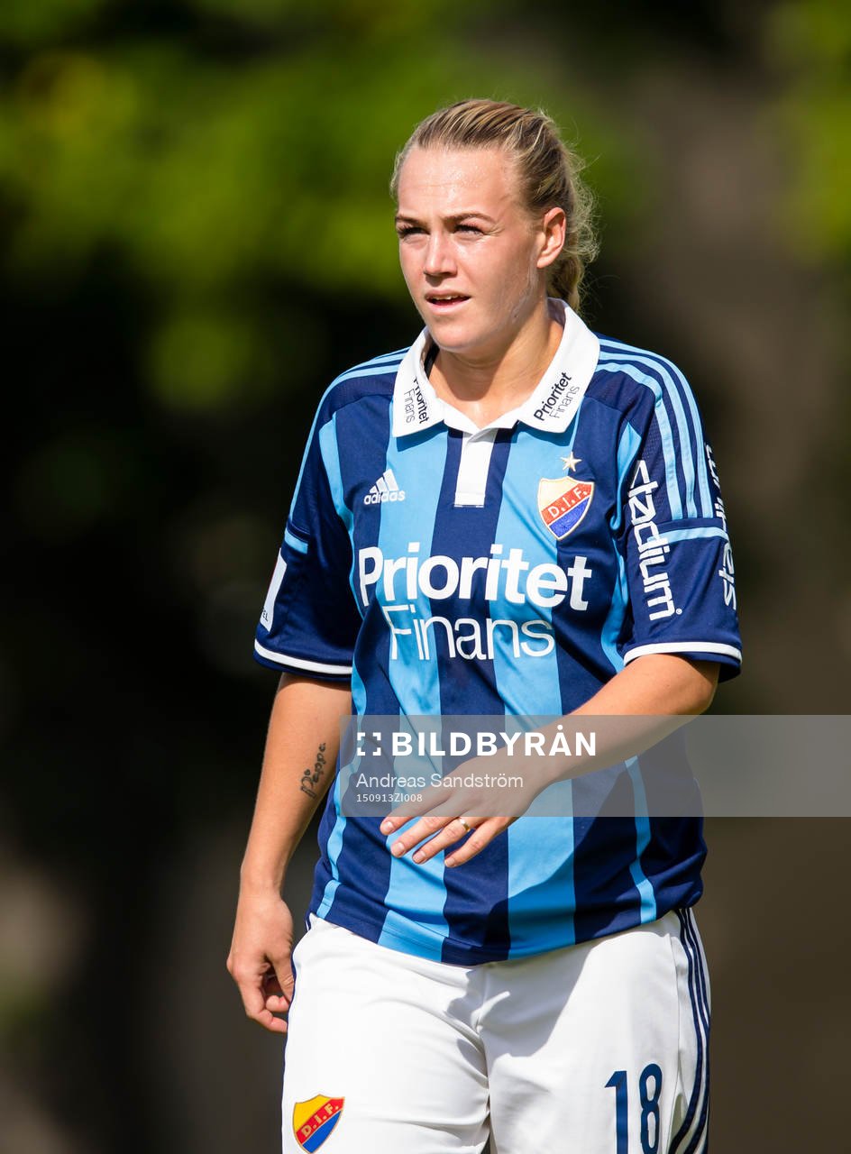 Djurgårdens Therese Persson under fotbollsmatchen i Elitettan mellan Djurgården och Sunnanå den 13 September 2015 i Stockholm. 