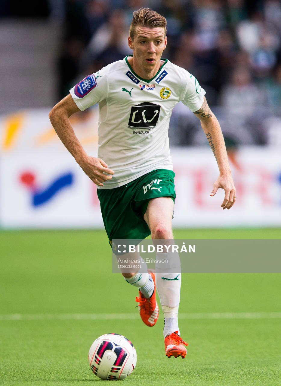 Hammarbys Birkir Már Saevarsson med bollen
