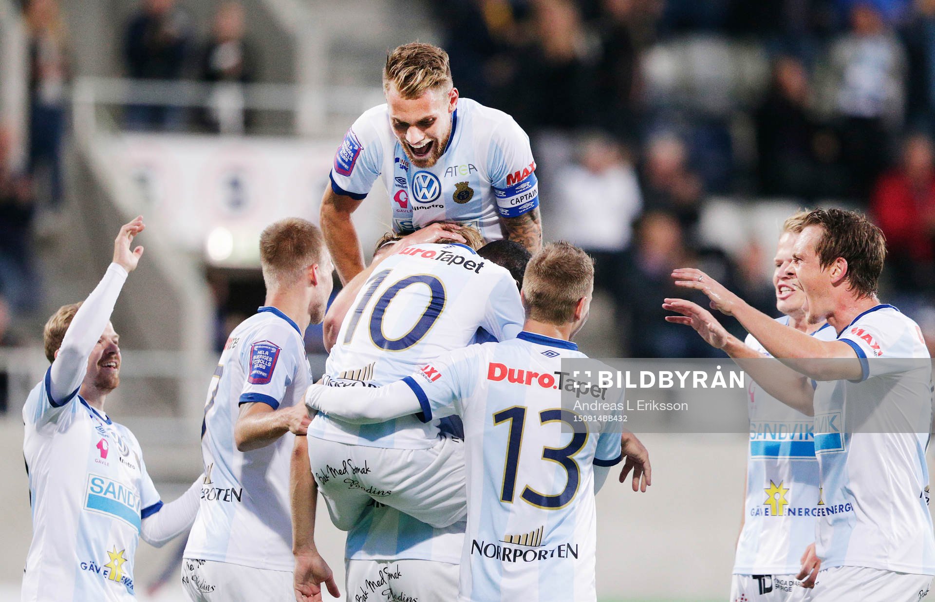Gefles spelare jublar