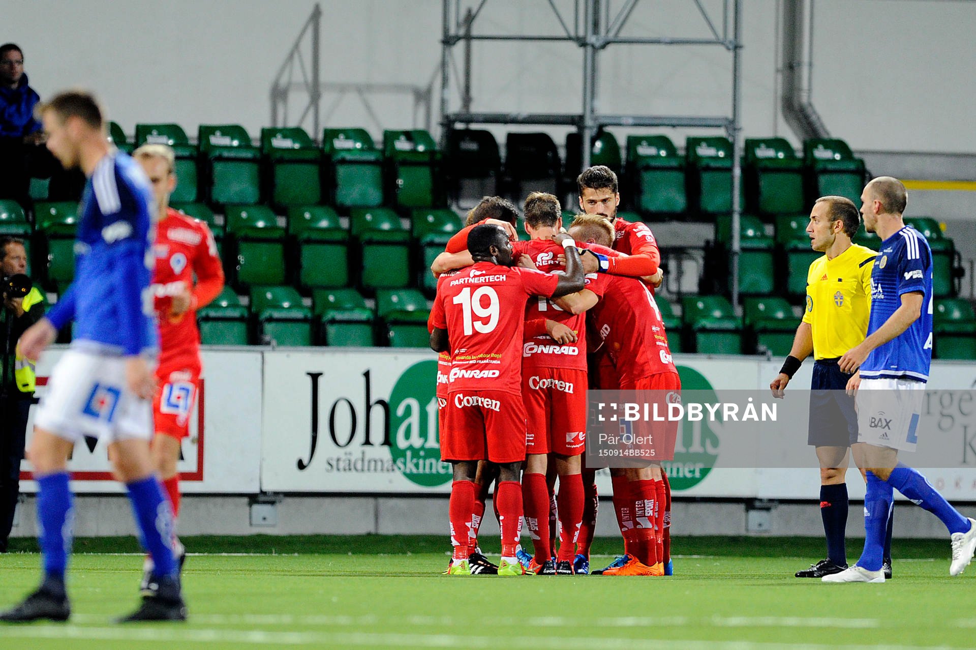 Åtvidabergs Mauricio Albornoz jublar efter att han har gjort 0-1 under fotbollsmatchen i Allsvenskan mellan GIF Sundsvall och Åtvidabergs FF den 14 September 2015 i Sundsvall.