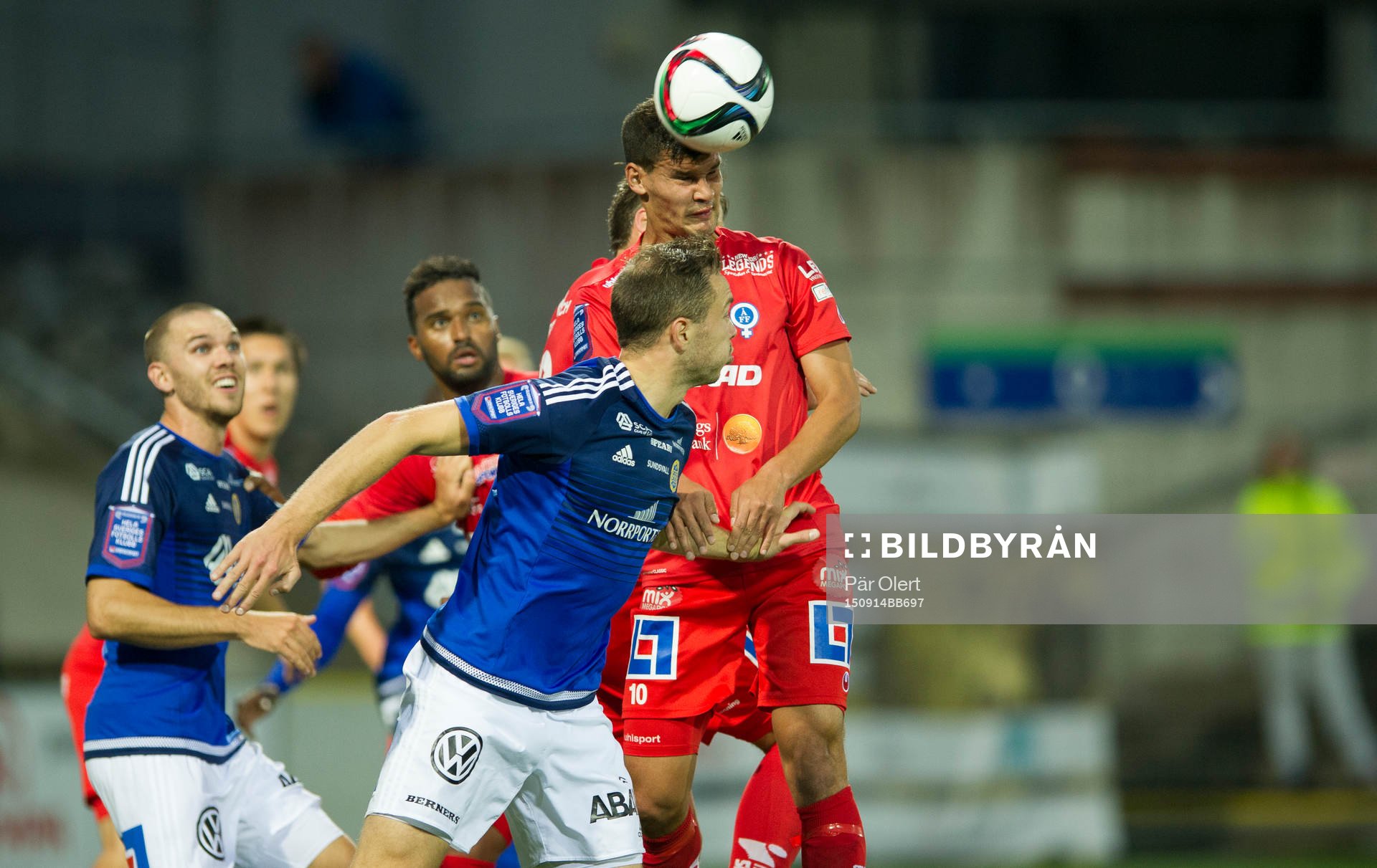 Åtvidabergs Mauricio Albornoz nickar undan bollen