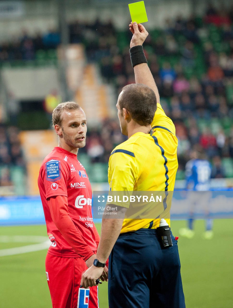 Domare Kasper Sjöberg  ger Åtvidabergs Hampus Holmgren