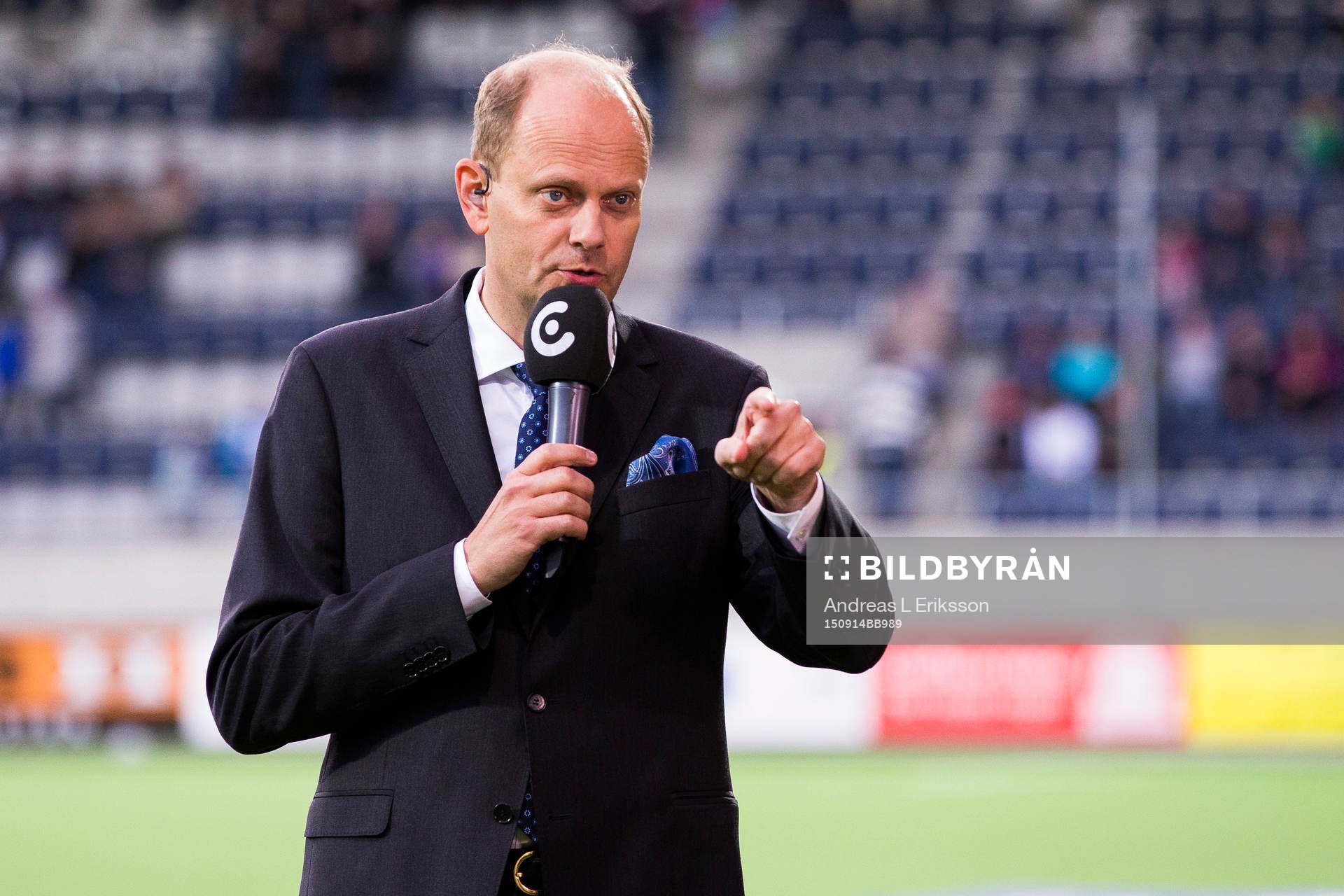 s Lars Granqvist innan fotbollsmatchen i Allsvenskan mellan