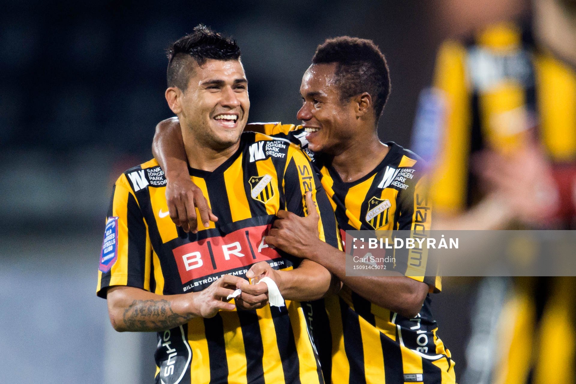 Häckens Paulo de Oliveira och Nasiru Mohammed jublar
