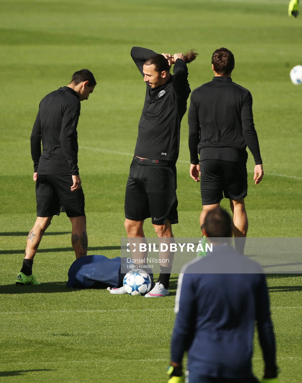 Paris Saint Germains Zlatan Ibrahimovic fixar frisyren